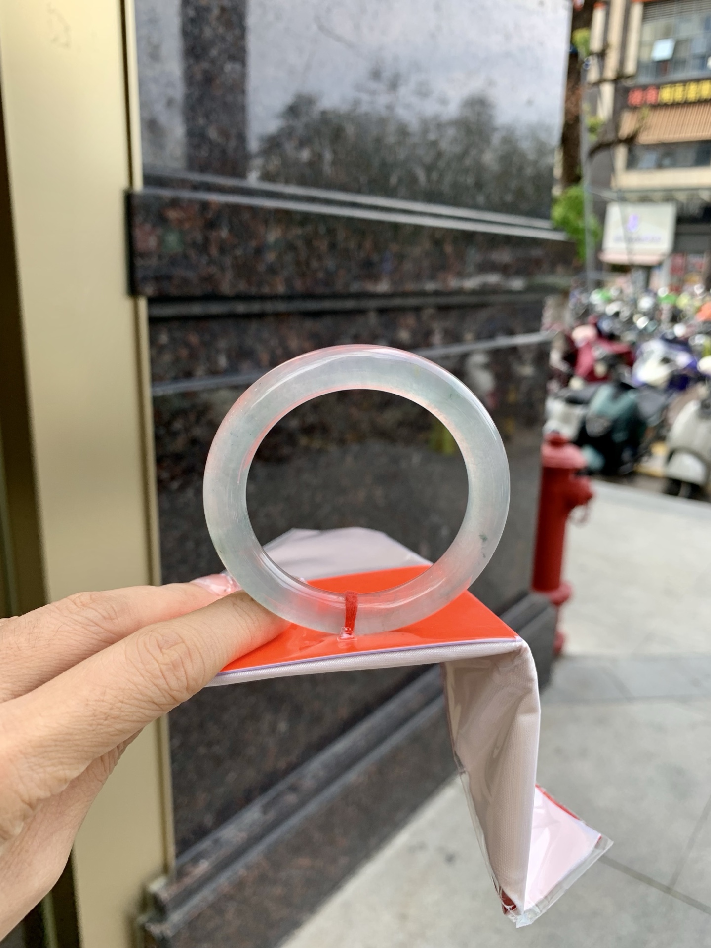 冰飘花圆条，50.9-9-9.1，0429-N582，底妆冰透起光，几抹小碎花清新甜美，上手灵动飘逸。光线不足，拍不出来，无裂