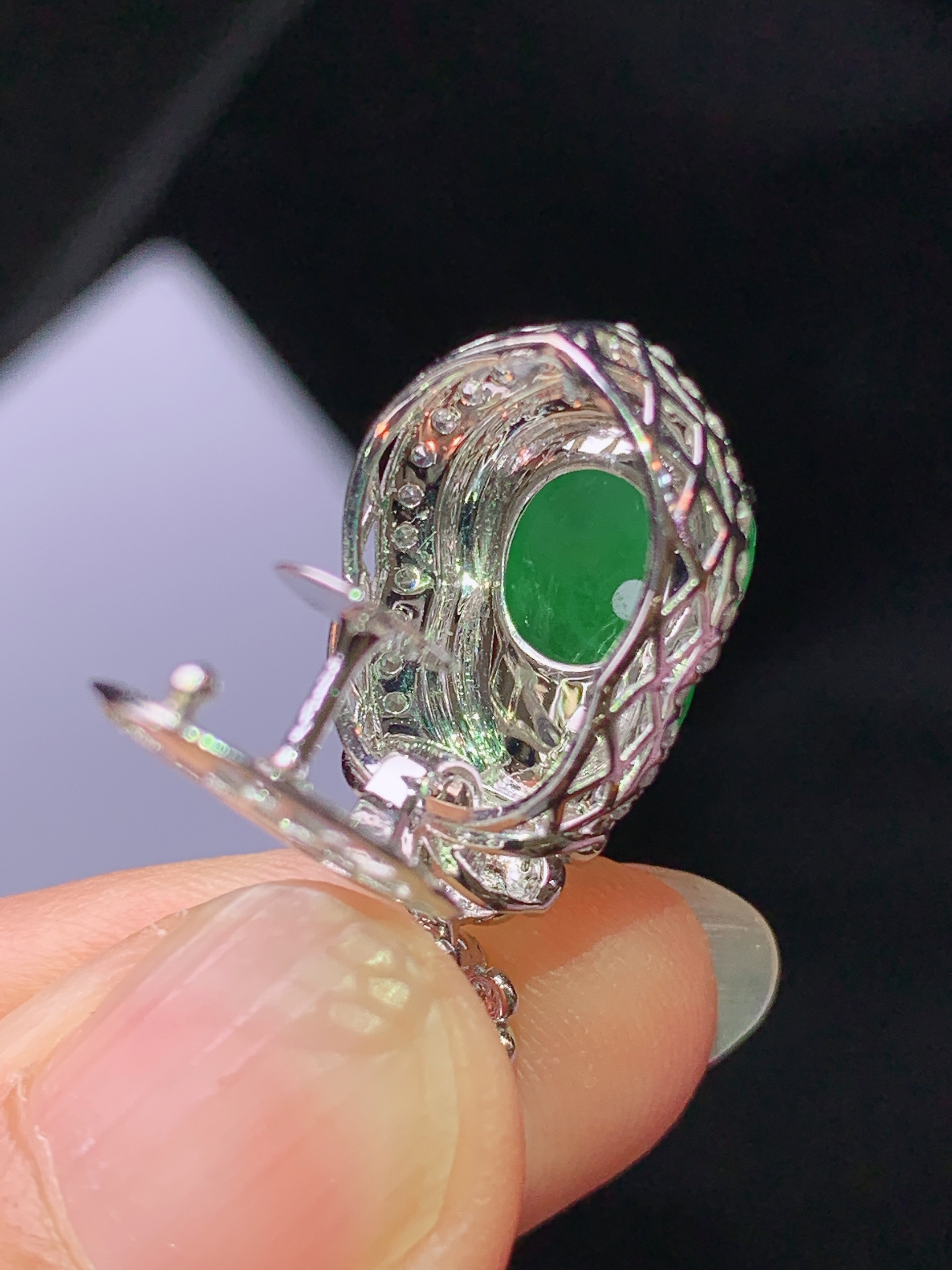 18k金钻镶嵌冰阳绿葫芦吊坠 玉质细腻 色泽艳丽清新 水润亮眼 整体尺寸26.3*12.8*12.3h1