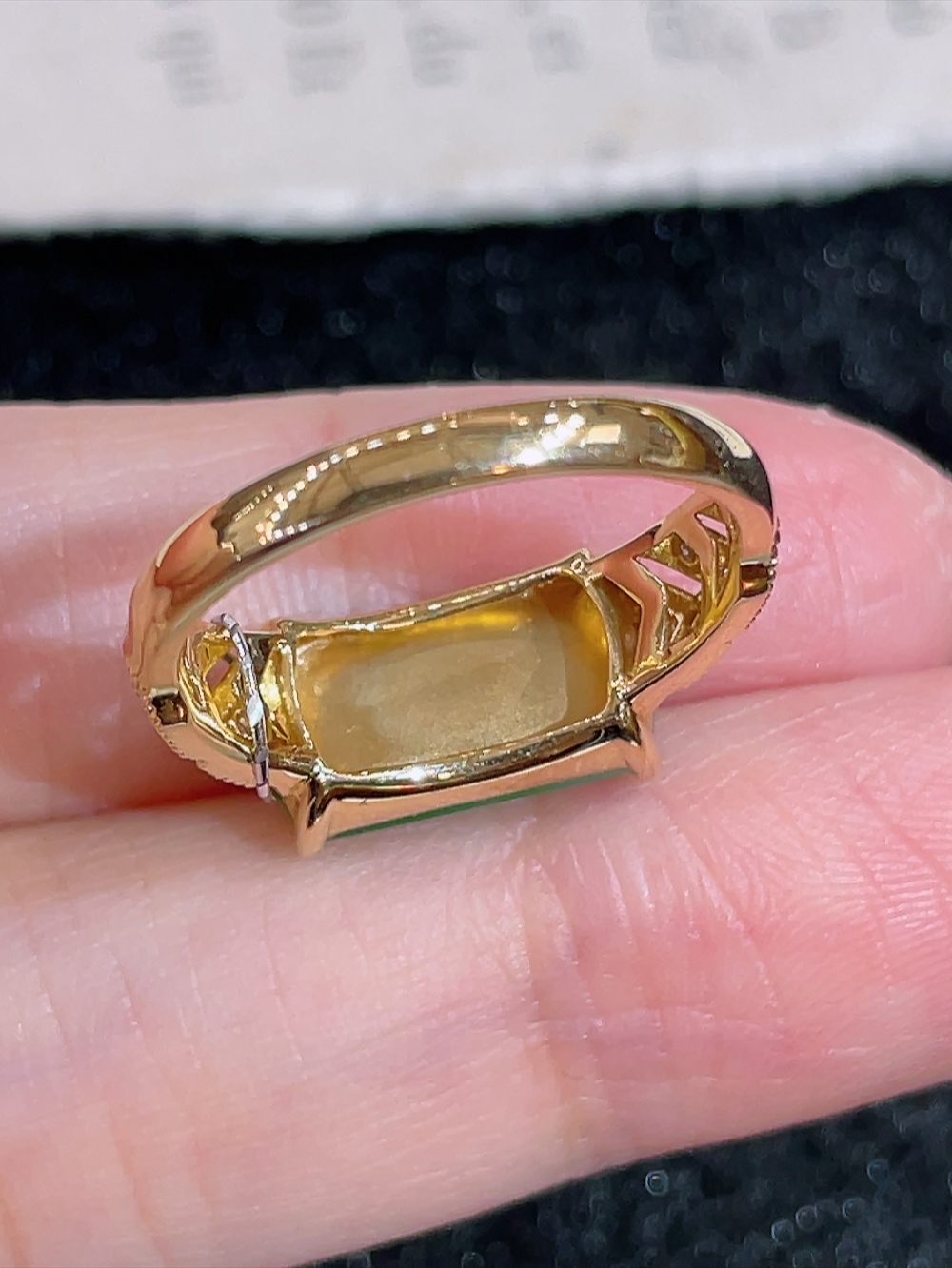 ️冰果绿马鞍戒指，无裂，18k金镶嵌，种水，重金镶嵌，南非钻镶，厚装饱满，高端大气，时尚百搭，性比高，圈口12.5，裸石12.5/7.0/5.5，含金厚