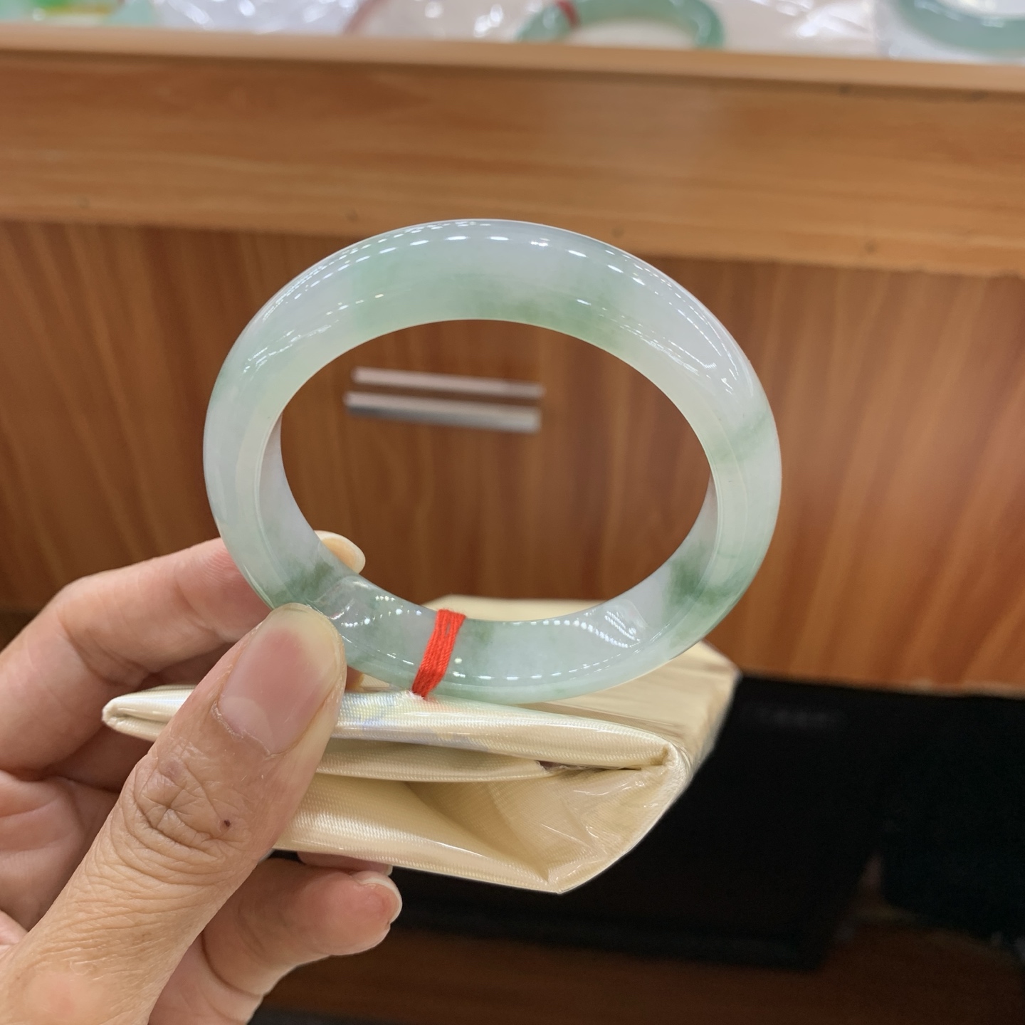 042815FN，冰飘花正圈翡翠手镯，53.5/12.8/6