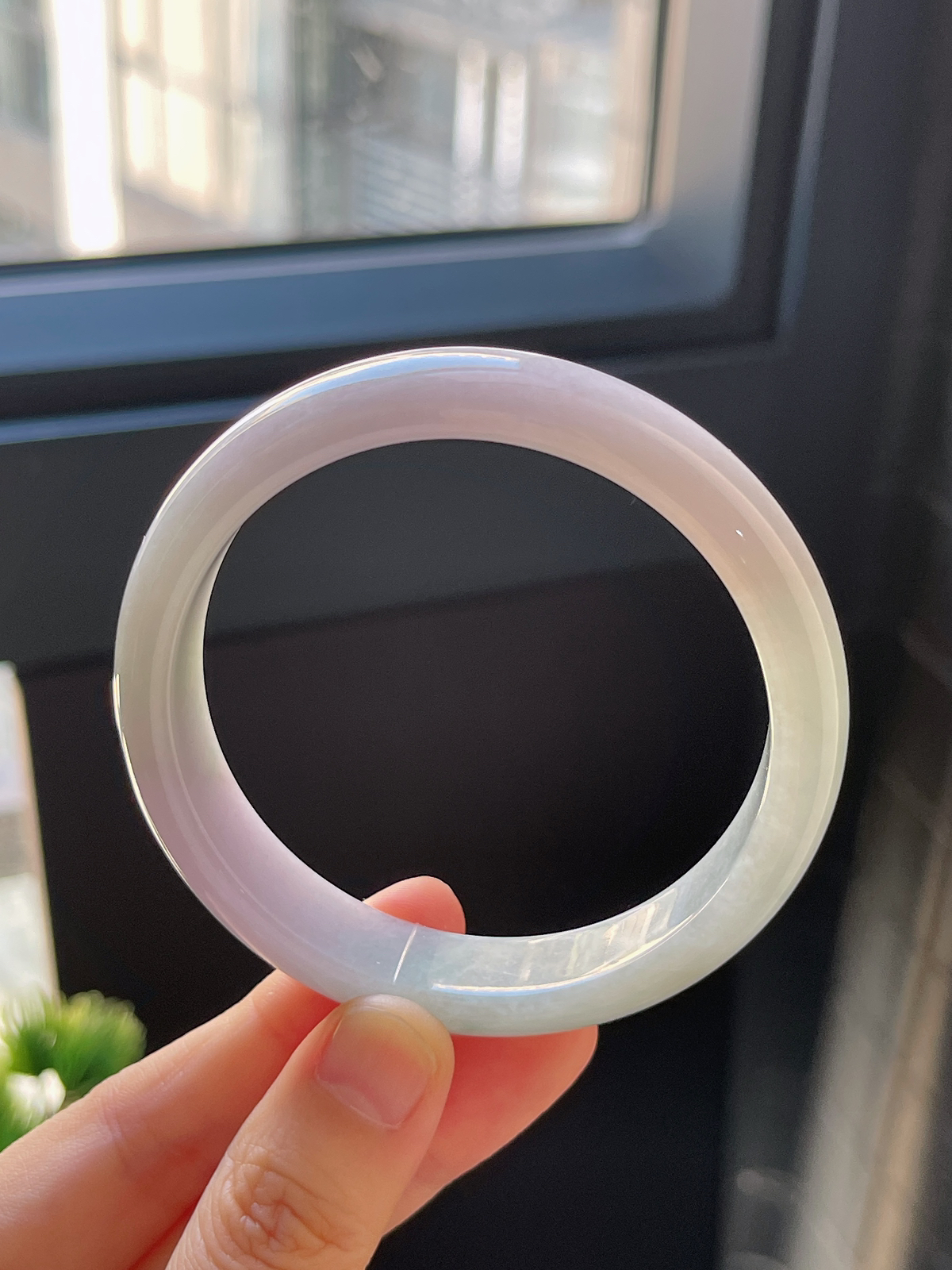 正圈56.9圈口，翡翠糯化种春带彩手镯