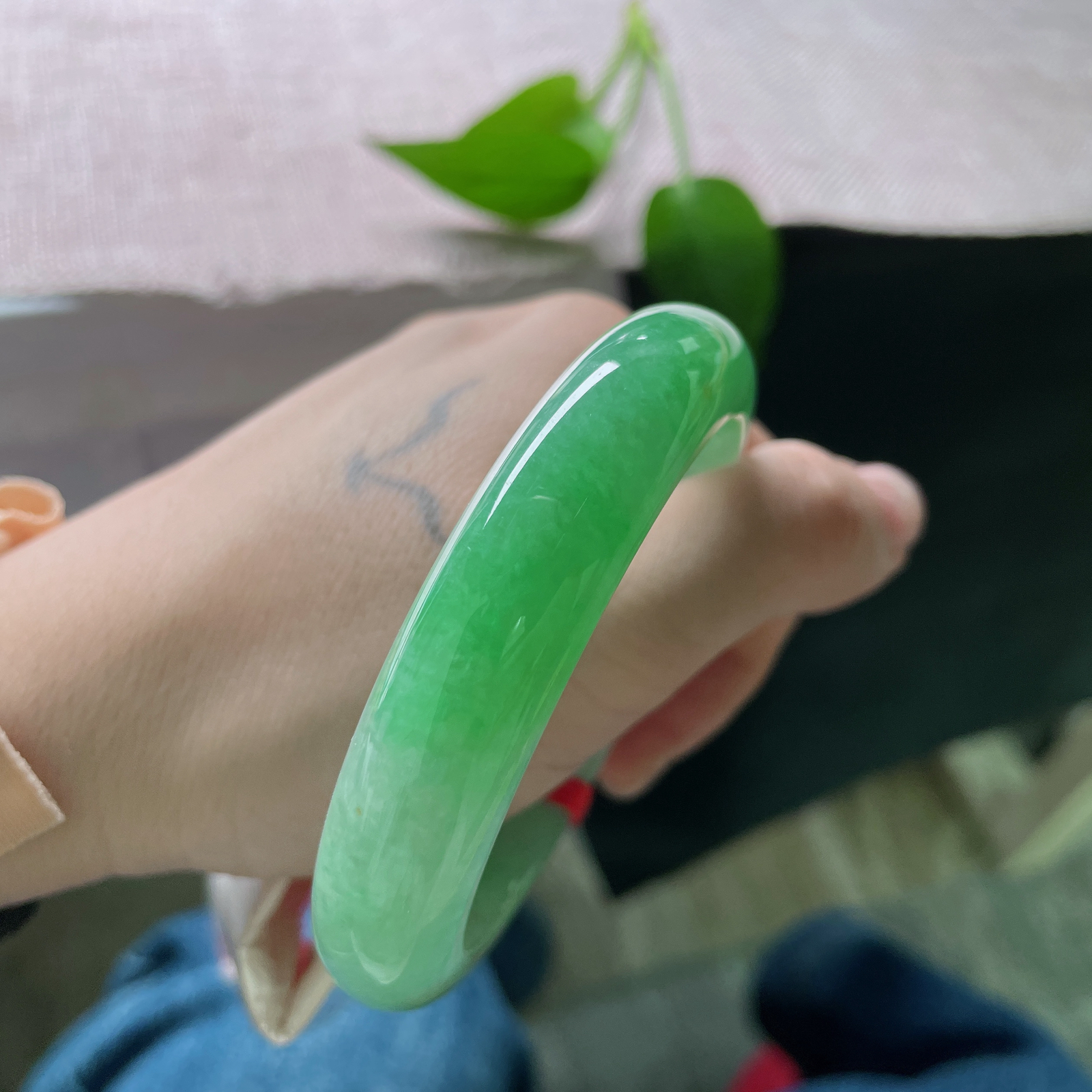 58.3/13.2/8.8，绿底正圈，凝翠一方，聚天地之碧。 满绿是大自然最慷慨的馈赠。洒金，ss51673a..