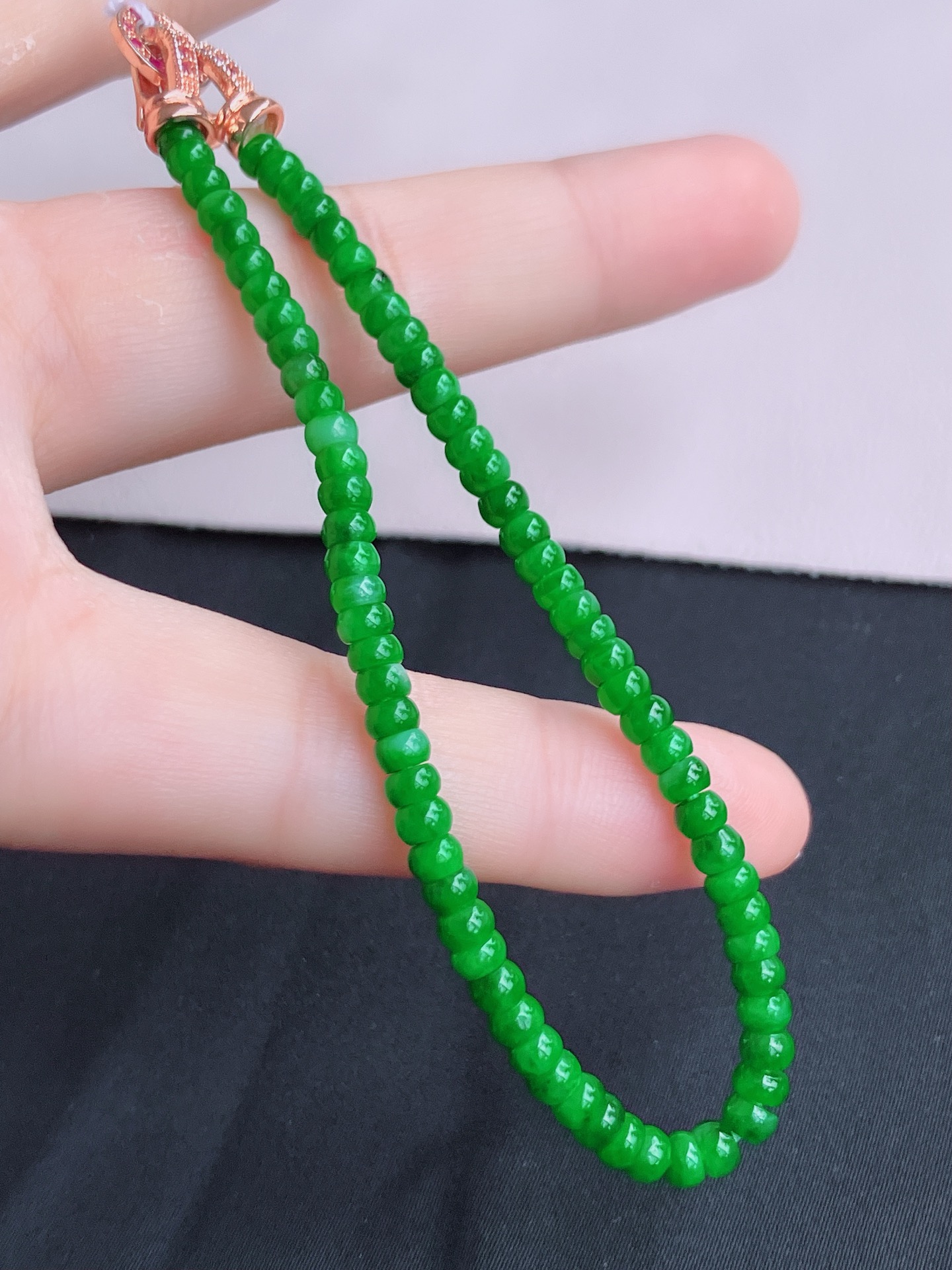 ️翠绿手链，色美清爽，尺寸4，自然光实拍