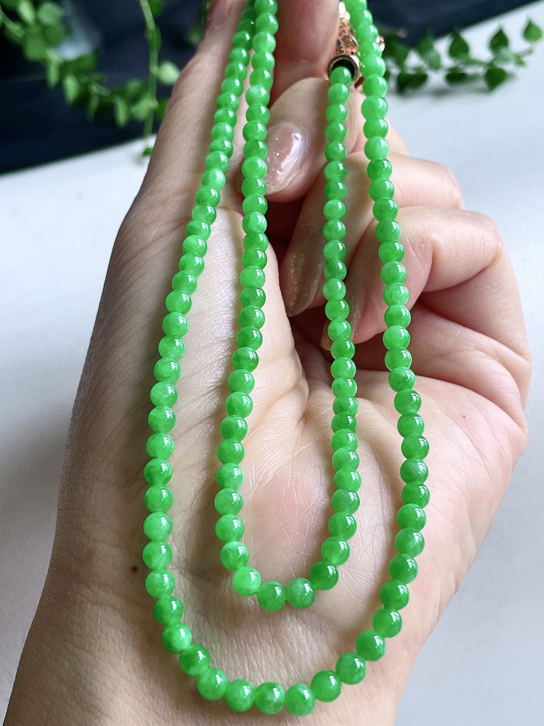 阳绿珠链圆珠珠子珠链，缅甸，性比高，尺寸4.2-3.8mm，29cm，20克