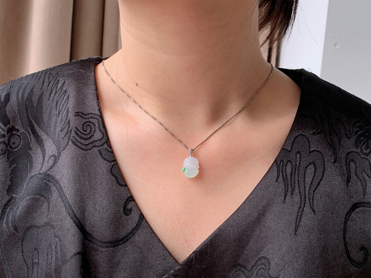 冰飘绿花宝宝佛吊坠，18k金镶嵌，飘花，性比高，精致可爱，裸石14.6/11/5.8，重量2克