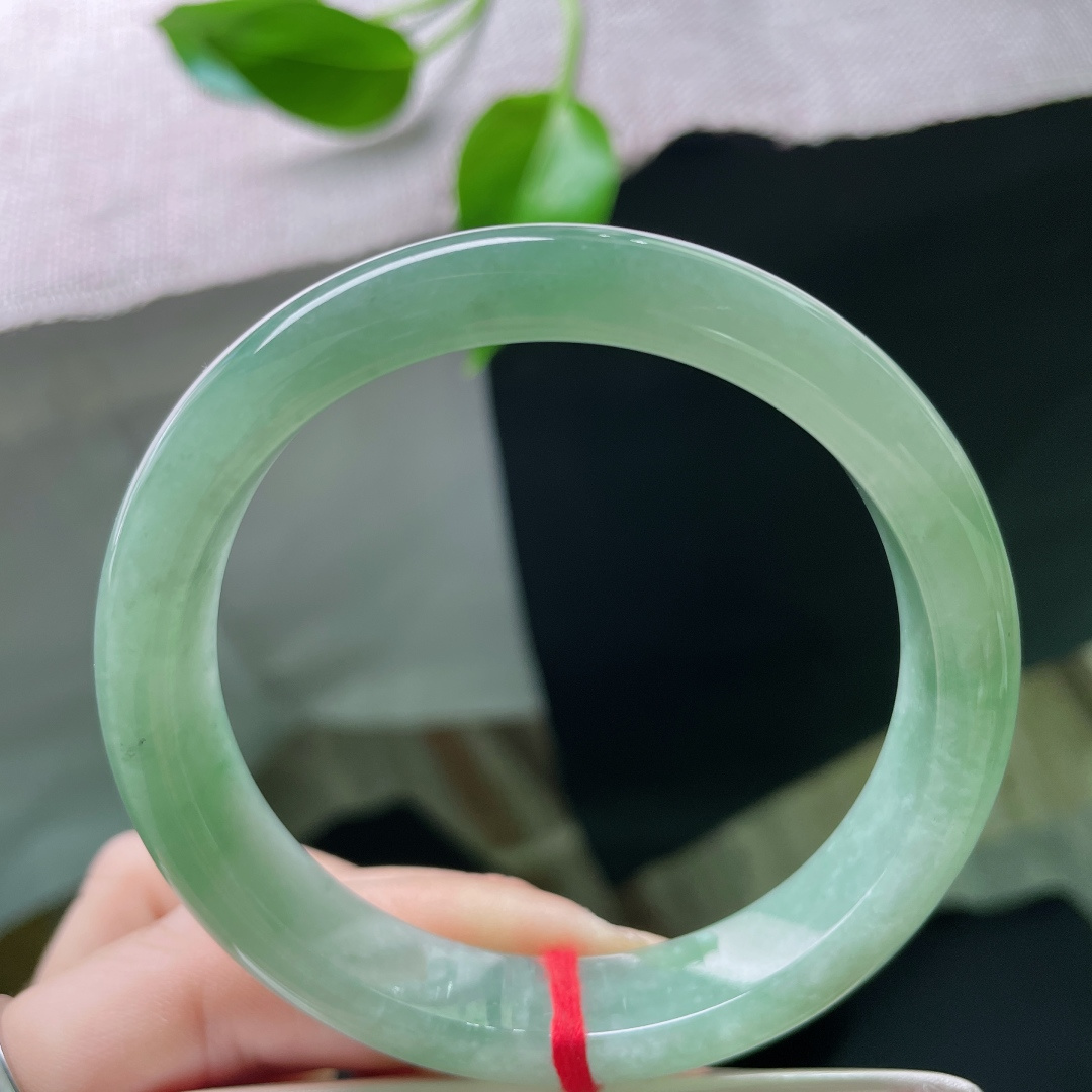 57/12.1/7.6，湖水绿正圈，水头好，种老，清幽雅静，熠熠生辉，无裂，ss50578a