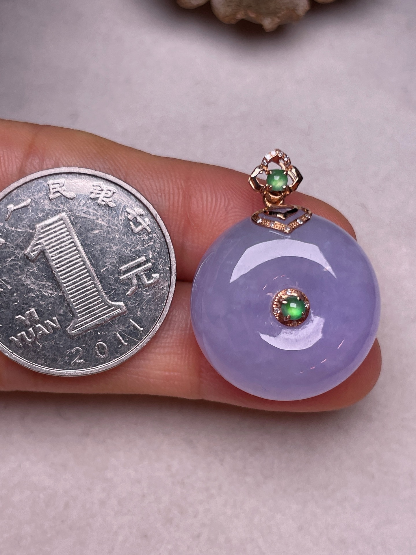 ️ 18k金镶平安扣，冰糯种满紫，无裂，一手货源整体长28.9，裸石尺寸22.2/12.5，编号