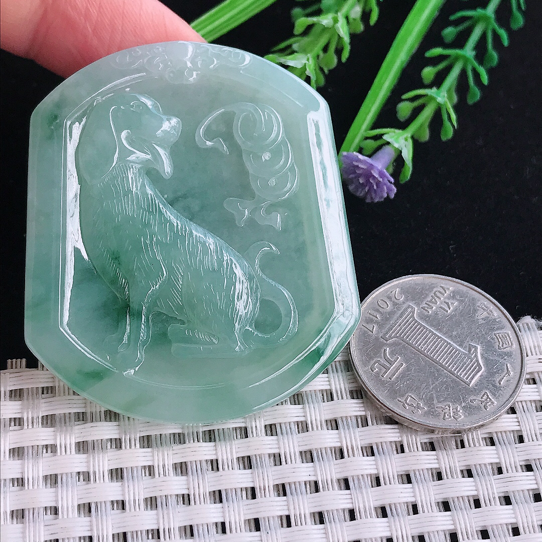 实拍A货翡翠52.6/45/5老坑冰胶水灵冰晴绿飘花生肖狗牌吊坠玉坠旺财