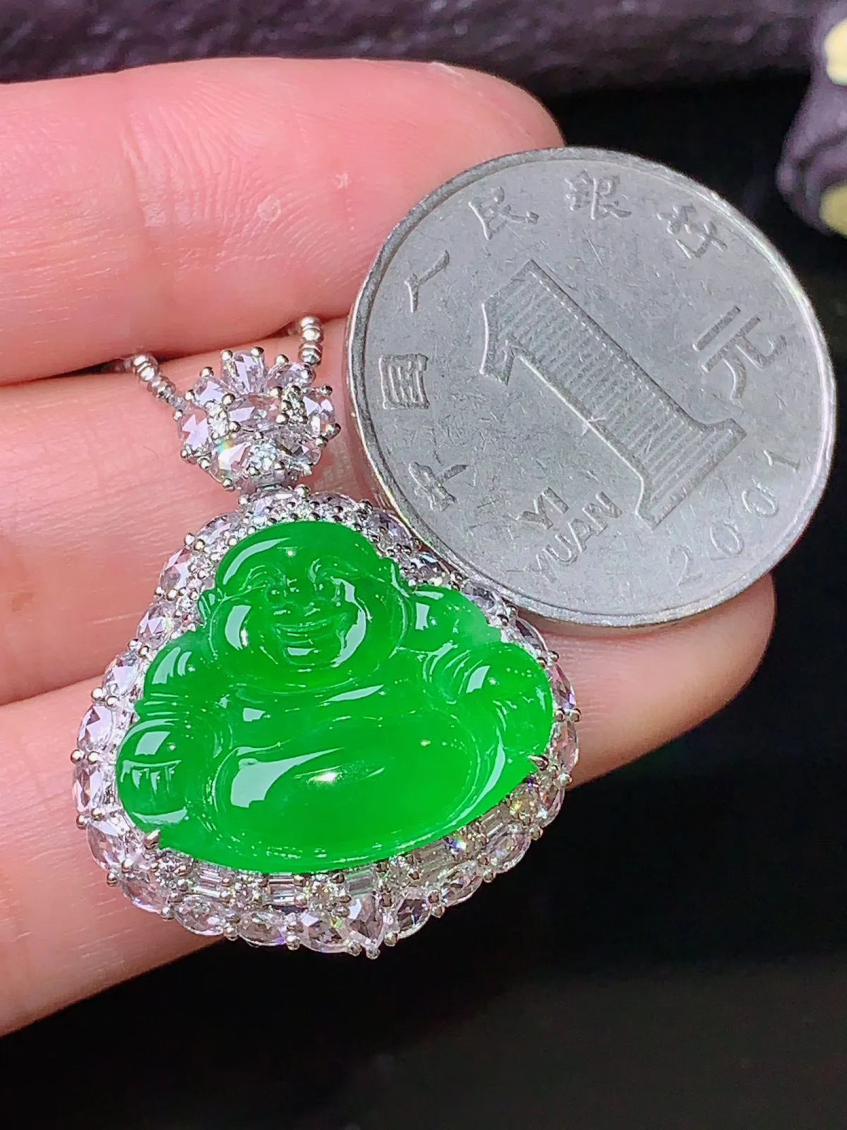 18k金钻镶嵌满绿佛公吊坠 玉质细腻 色泽艳丽 整体尺寸29*23.6*10.6 B3