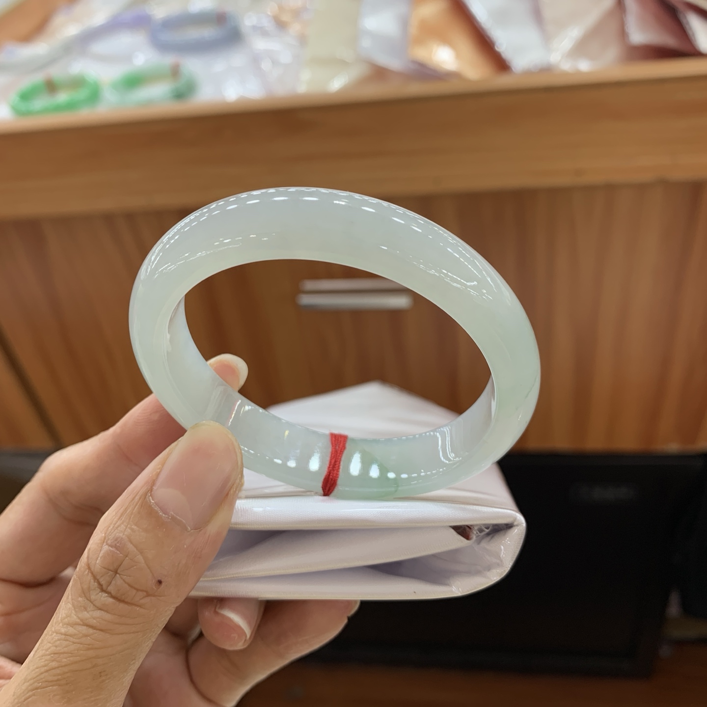 042803FN，冰胶飘花贵妃翡翠手镯，54-48.7-12-7.5