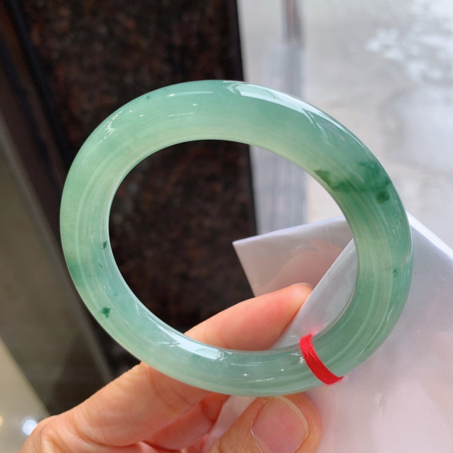 圆条冰晴飘花，有纹微扣，尺寸：56/10.8，冰润