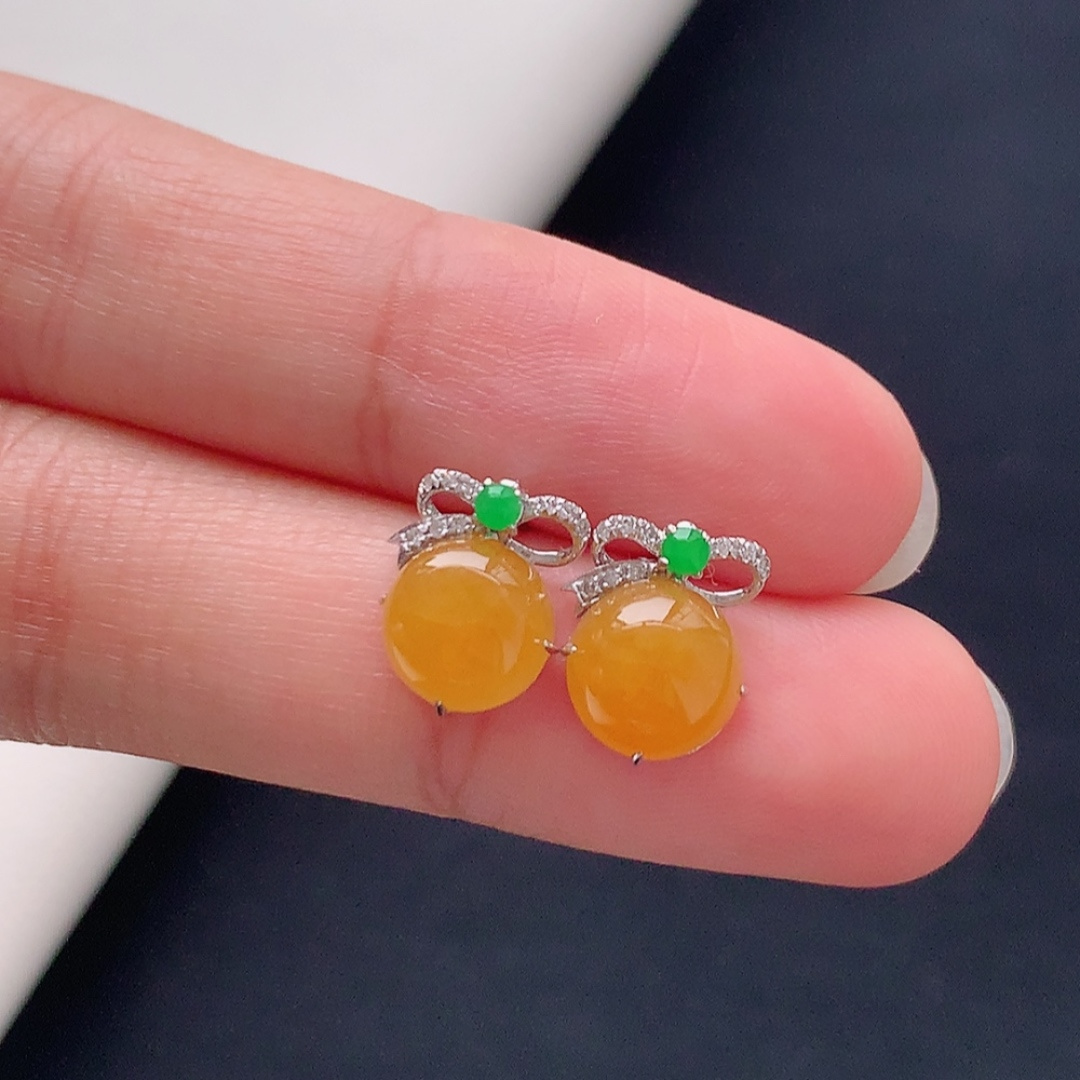 冰黄耳钉，色泽明艳，无裂起光，种色兼备，佩戴优雅气质，货号25427，7.8/8.5/2.5