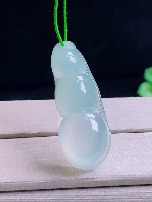 福豆，无裂，尺寸34.4×13/7.8，编号au  28