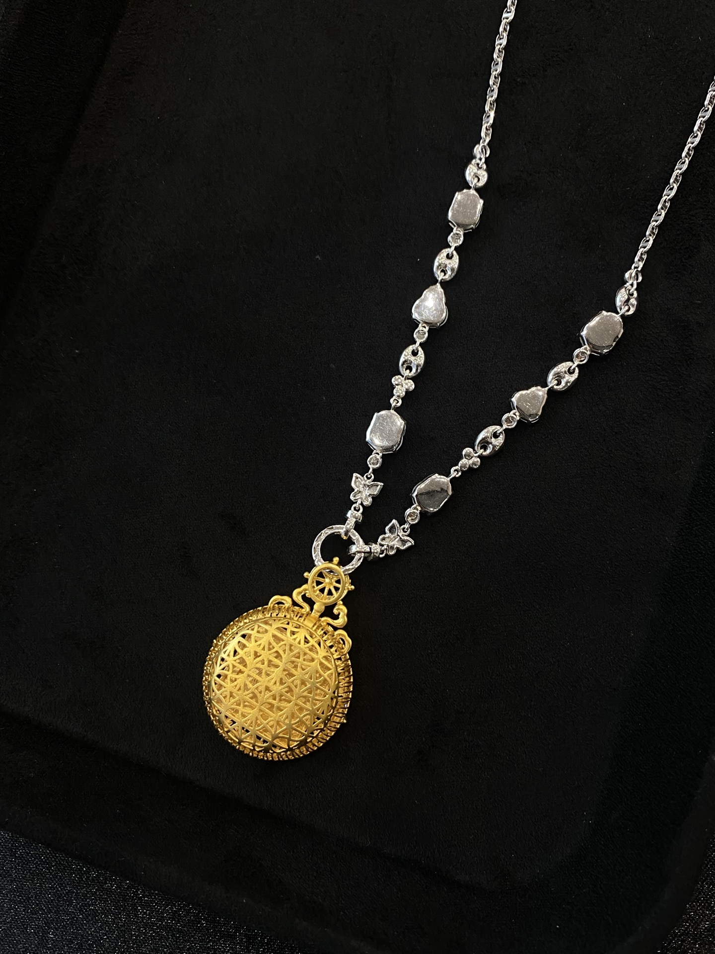 20260428（四）,18K白冰佛公吊坠套链,整体109.2/25.4/8,裸石11/12.8/4,编号20260428（四）