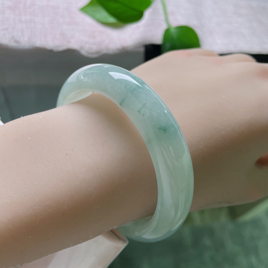 54.2/12.4/7.8飘花正圈，水头好，干净清爽，点点飘花，是造化随性的诗篇。无裂，ss51454a