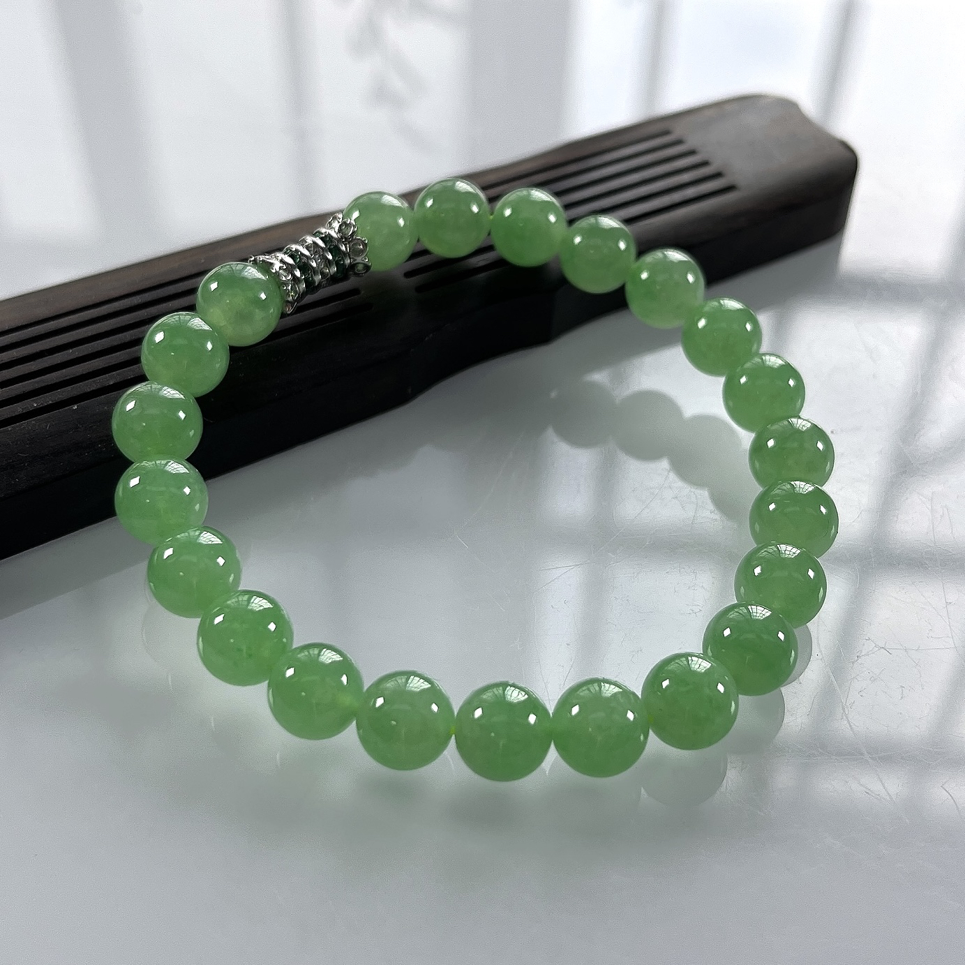 缅甸天然翡翠A货，卡8冰种起胶满绿晴阳绿圆珠手串手链，尺寸：8mm/22颗，长度185mm，重量：2