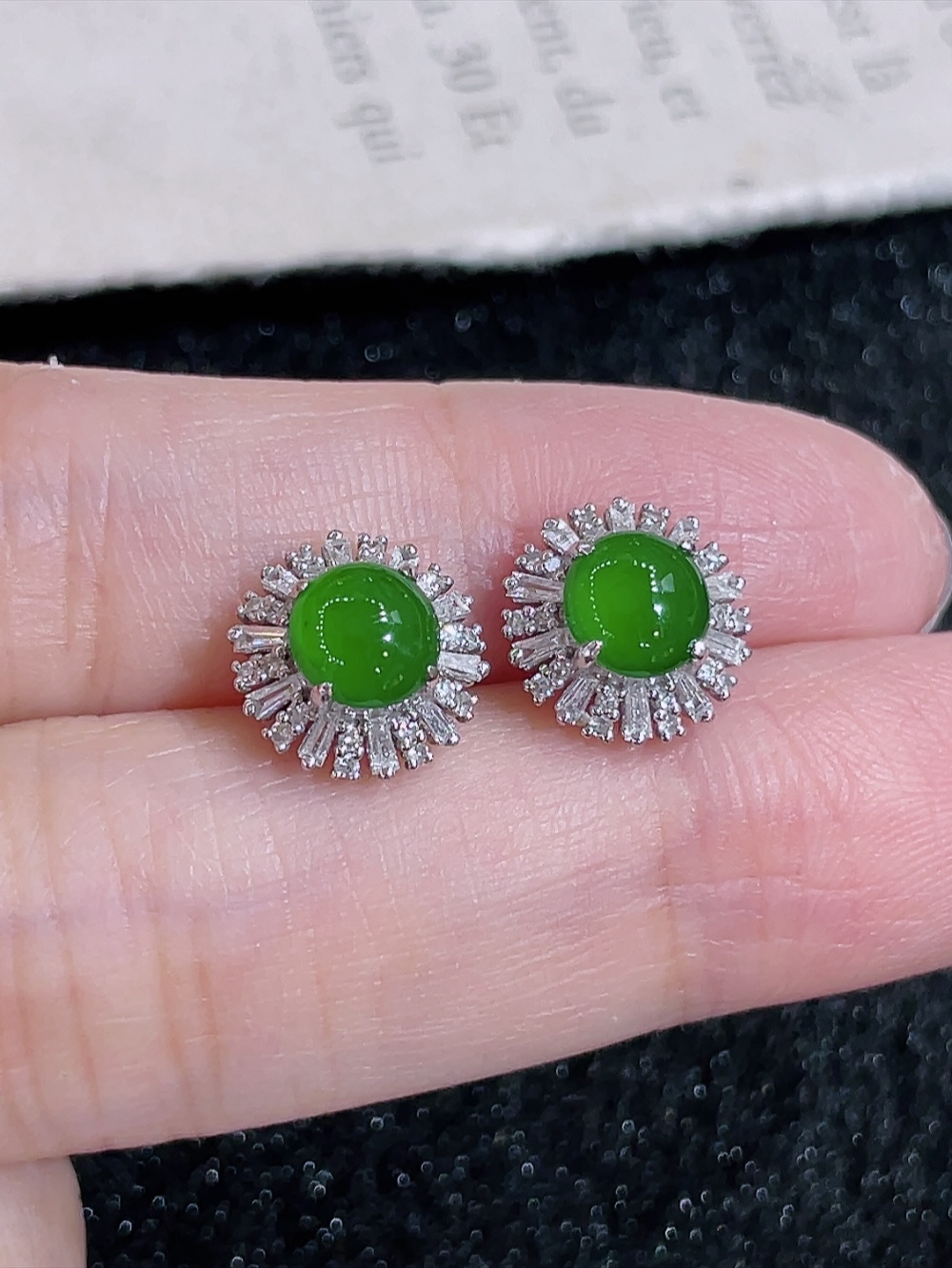 ️冰绿鸽子蛋耳钉，无裂，18k金镶嵌，种水，重金镶嵌，南非钻镶，厚装饱满，高端大气，性比高10.2/9.8/6.8，裸石5.5/5.8