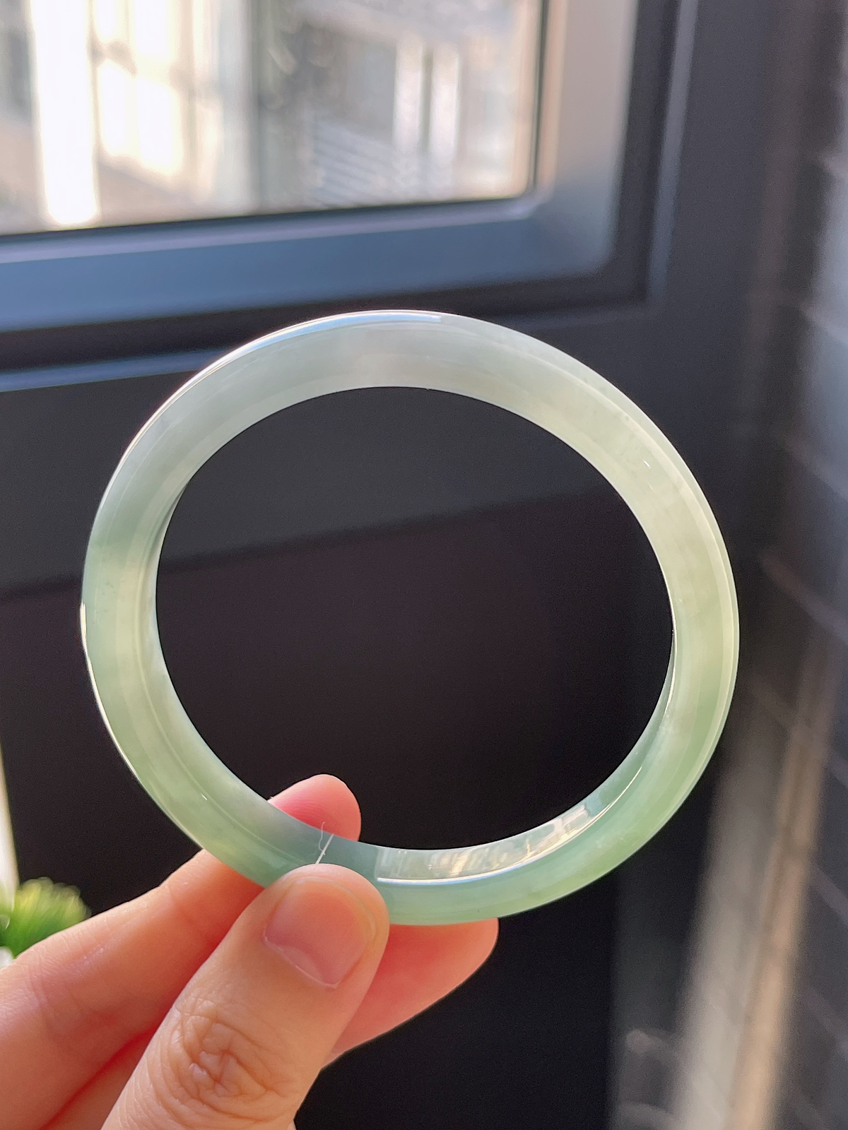 正圈56.9圈口，翡翠冰糯种绿色手镯