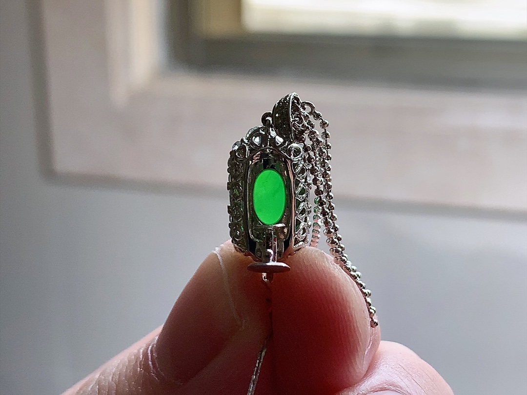 ️ 冰种阳绿马鞍形吊坠 18K，色泽漂亮，品相，无裂，尺寸56/9.5/10.3，12/7.5