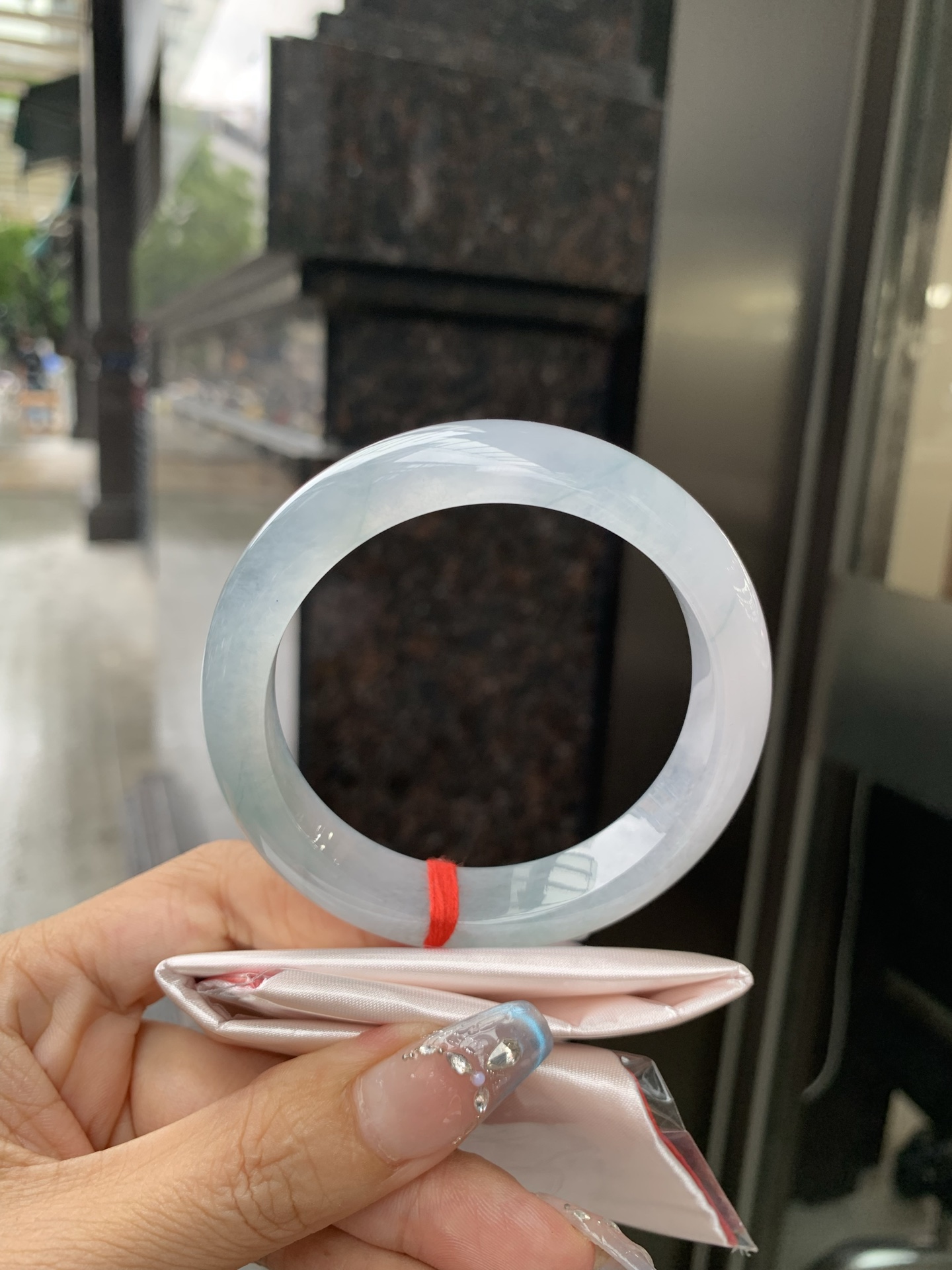 冰飘花正圈，57-8.5-13，0429-H363-81，打灯棉絮，底妆冰透，胶润细腻，蓝花灵动飘逸，勾勒出一幅唯美诗意的山水意境画，古典优雅又秀气