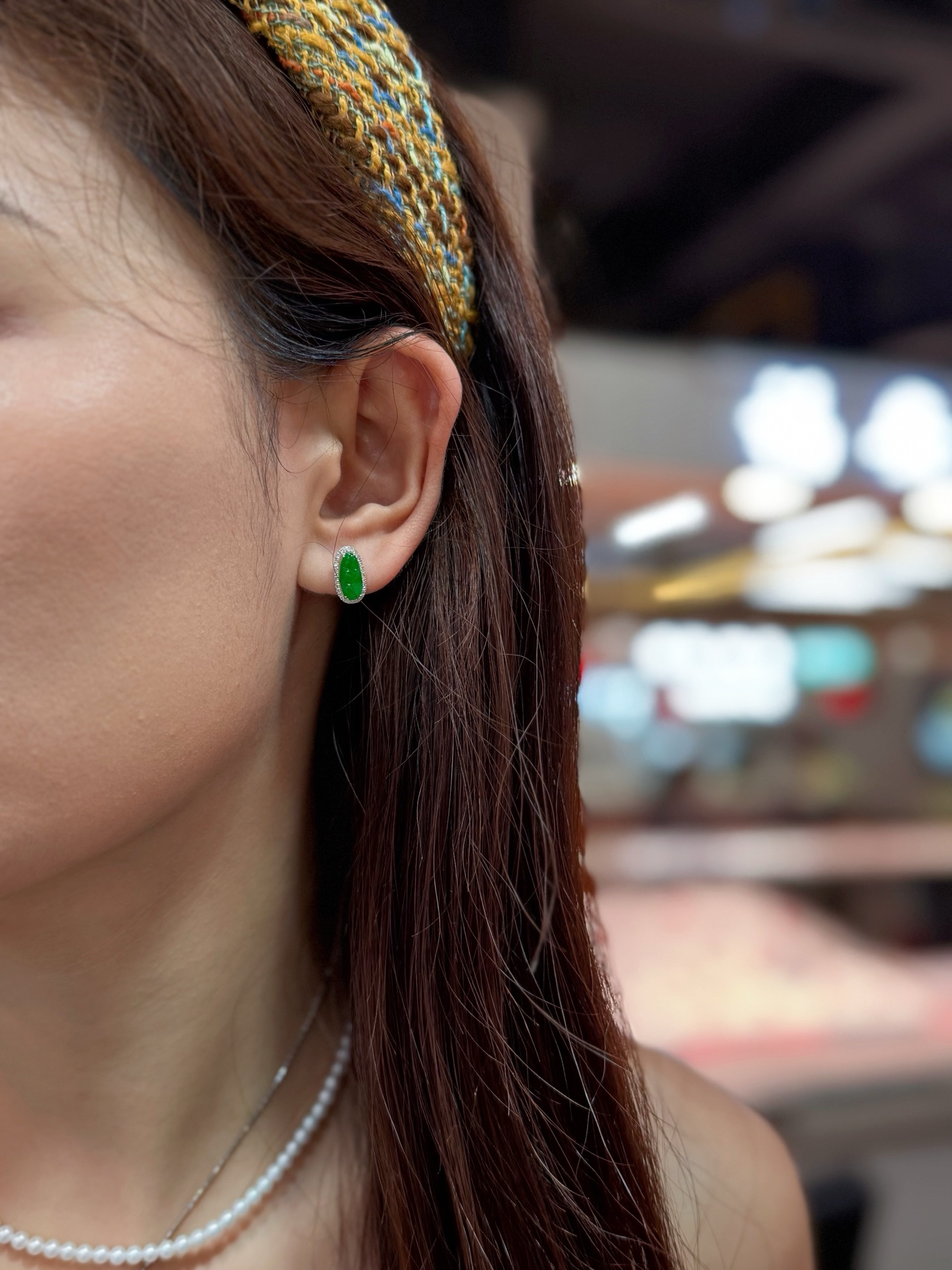 满色 阳绿 福豆耳钉，18k金配钻镶嵌，10.8-4.9