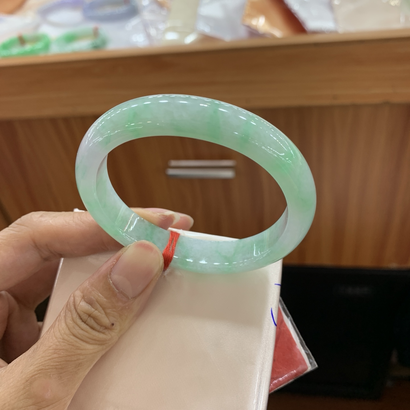 042810FN，飘绿贵妃翡翠手镯，54-46.5-11.9-7.5