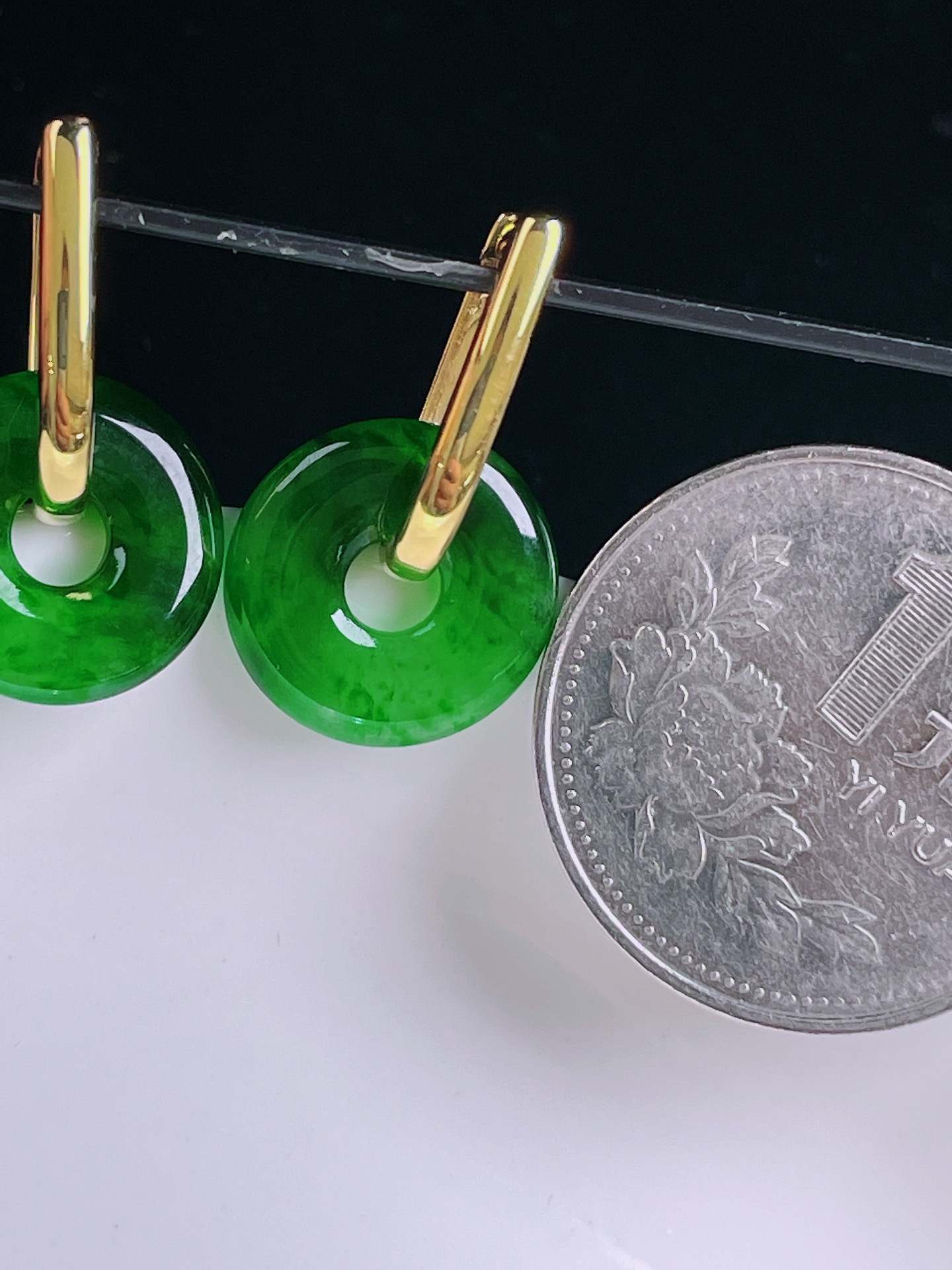 ️辣绿耳坠，老种起光，细底通透，尺寸：裸石14/2.8mm，0429