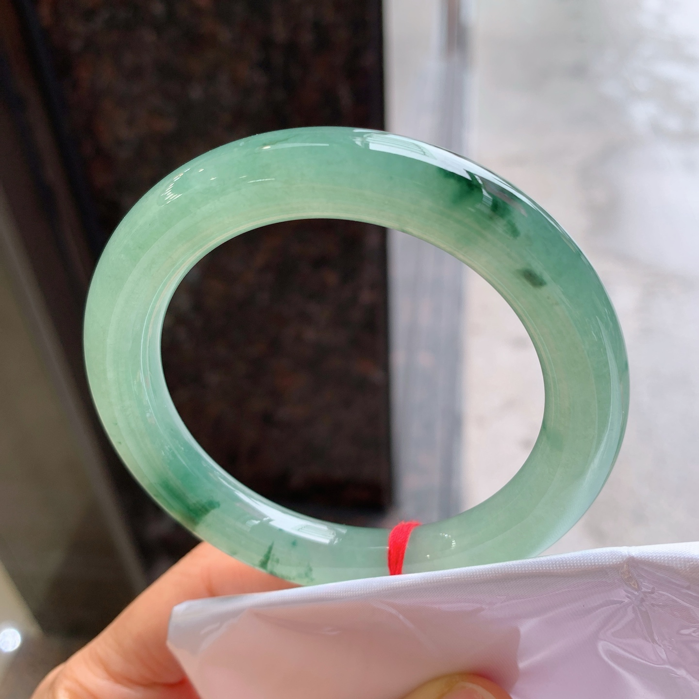 圆条冰晴飘花，有纹微扣，尺寸：56/10.8，冰润