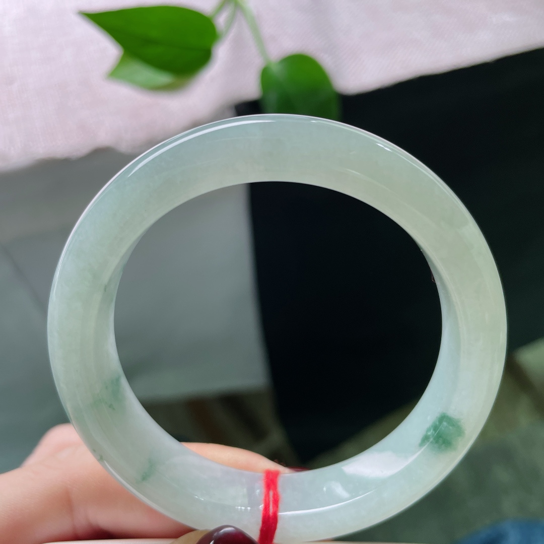 54.2/12.4/7.8飘花正圈，水头好，干净清爽，点点飘花，是造化随性的诗篇。无裂，ss5145