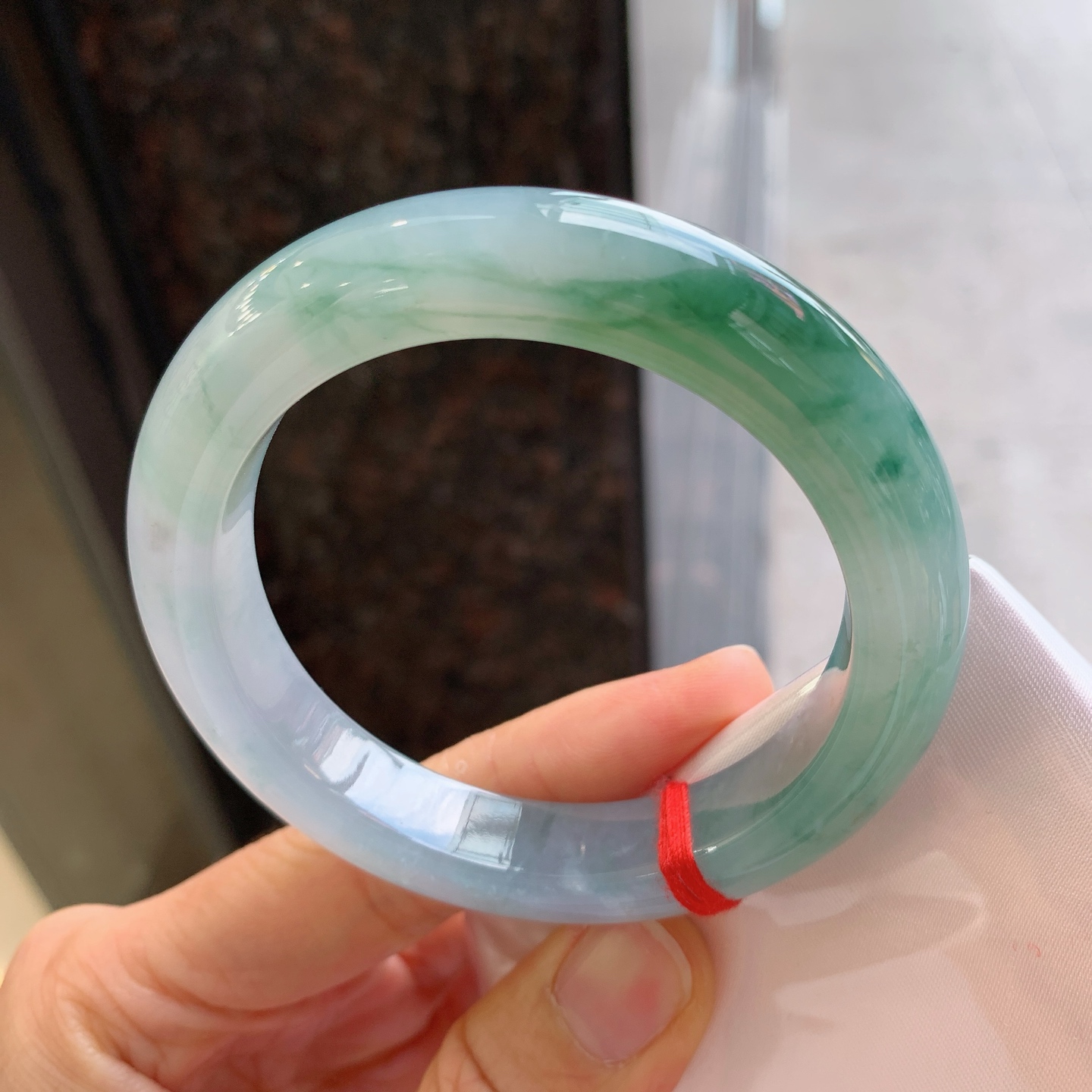 正圈冰种飘花，无裂，尺寸：55.5/11.6/9.6，版型好