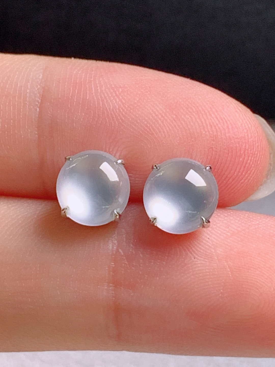 高冰旦面耳钉，无裂，冰透饱满，裸石7.4/7.1/2.5