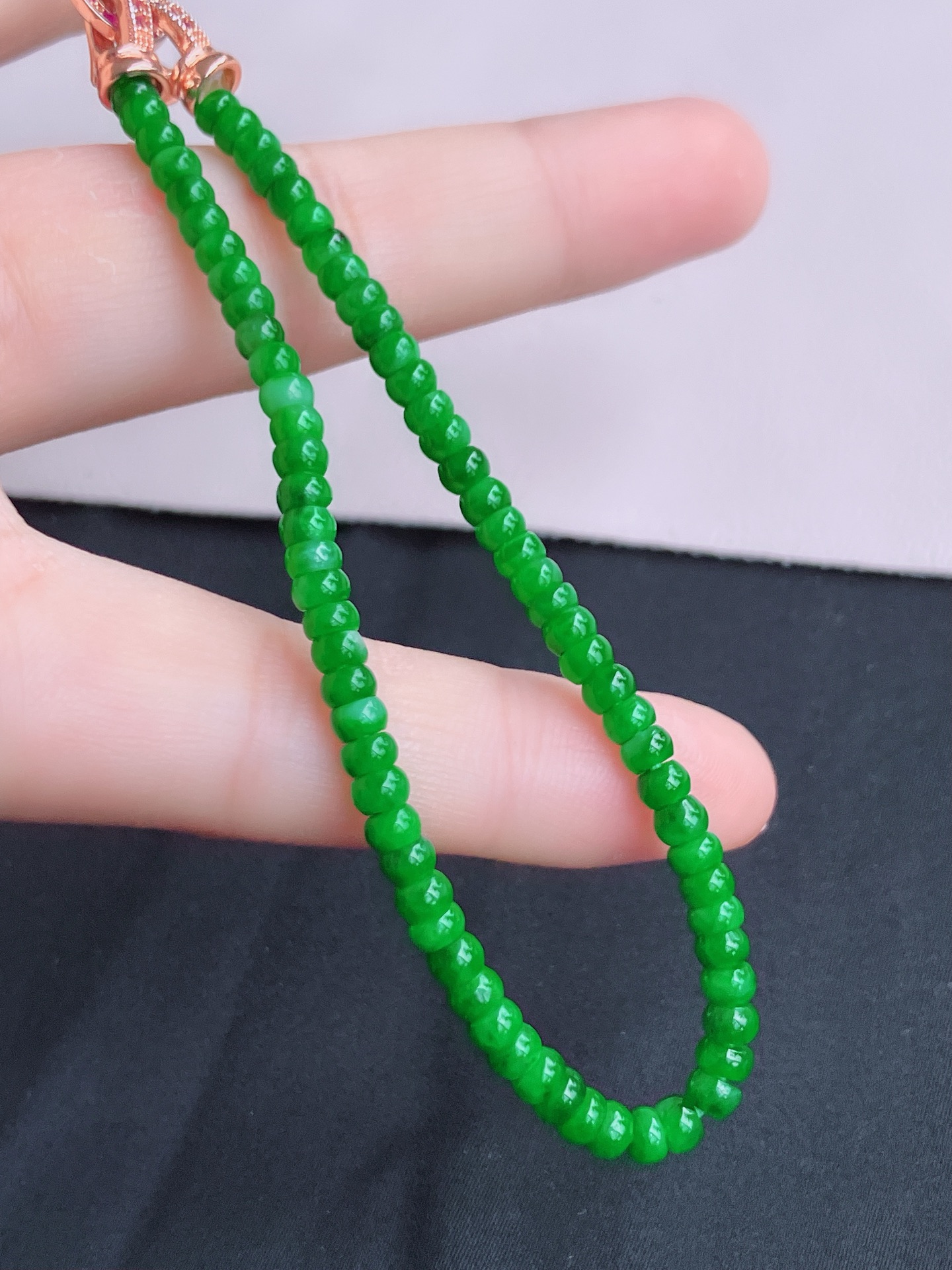 ️翠绿手链，色美清爽，尺寸4，自然光实拍