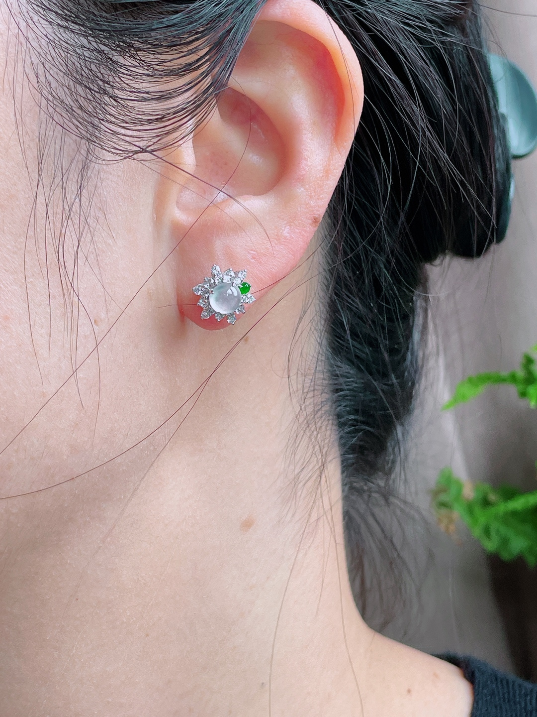 冰蛋面耳钉，18k金镶嵌，无裂，性比高10.2/10.2/7.7，裸石5.2/2.5，重量2.1克