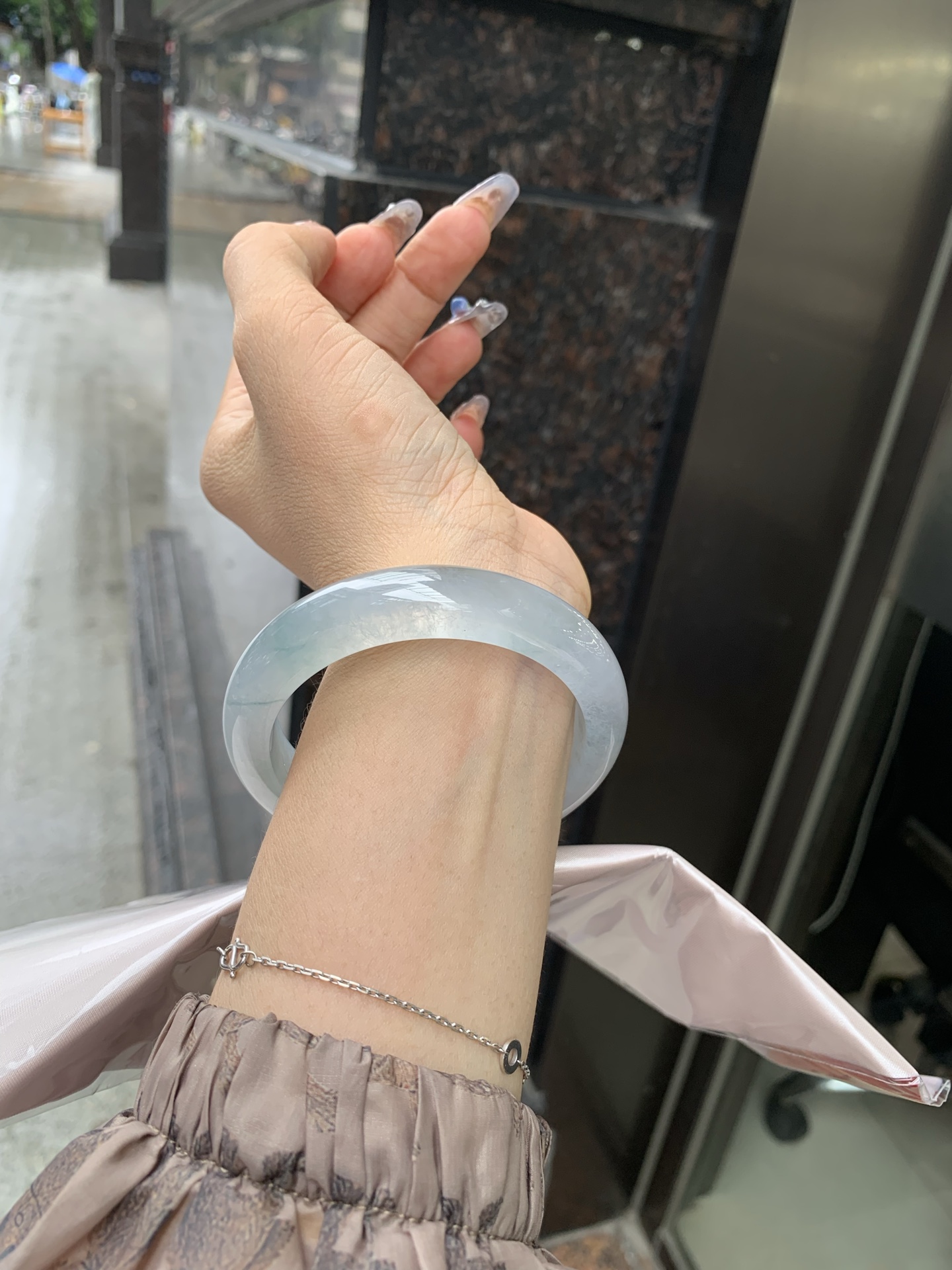 冰飘花正圈，57-8.5-13，0429-H363-81，打灯棉絮，底妆冰透，胶润细腻，蓝花灵动飘逸，勾勒出一幅唯美诗意的山水意境画，古典优雅又秀气