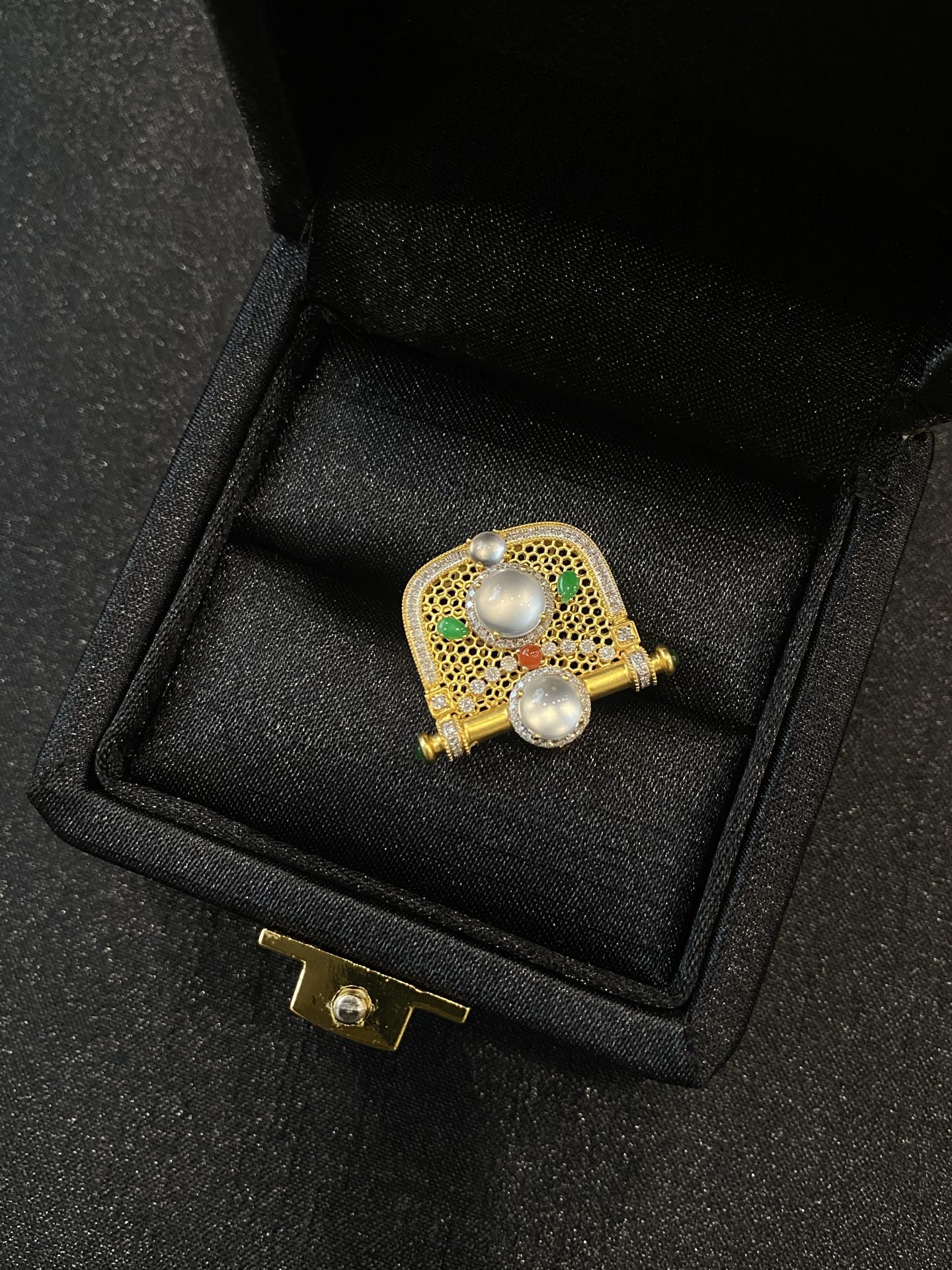 20260428（四）,18K茅台白蛋面吊坠,整体21.7/26/9.1,裸石6.4/6.6/3.4