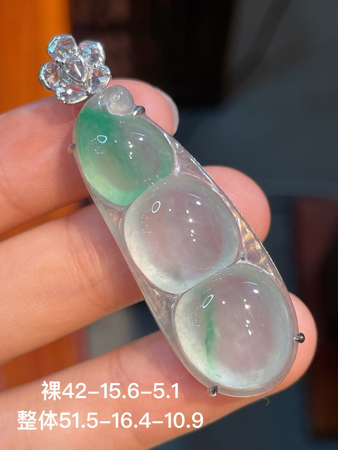 冰绿豆子吊坠，无裂，18k金镶嵌，42/15.6/5.1，编号51.5-16.4-10.9