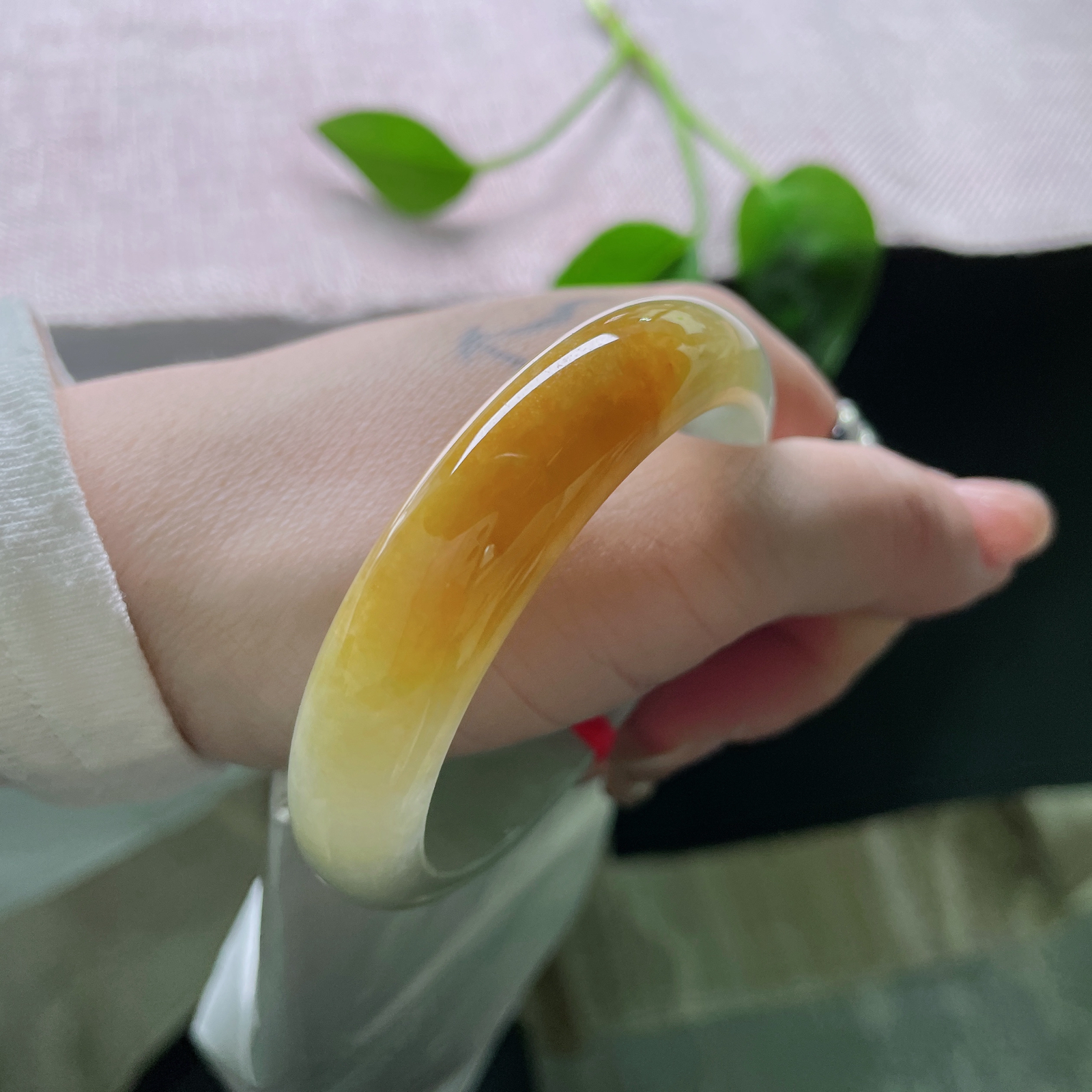 52.2/12.6/7.4黄翡正圈，冰润细腻，翡色澄净，一片黄韵的云霞，典雅中藏着生机，ss49561a..