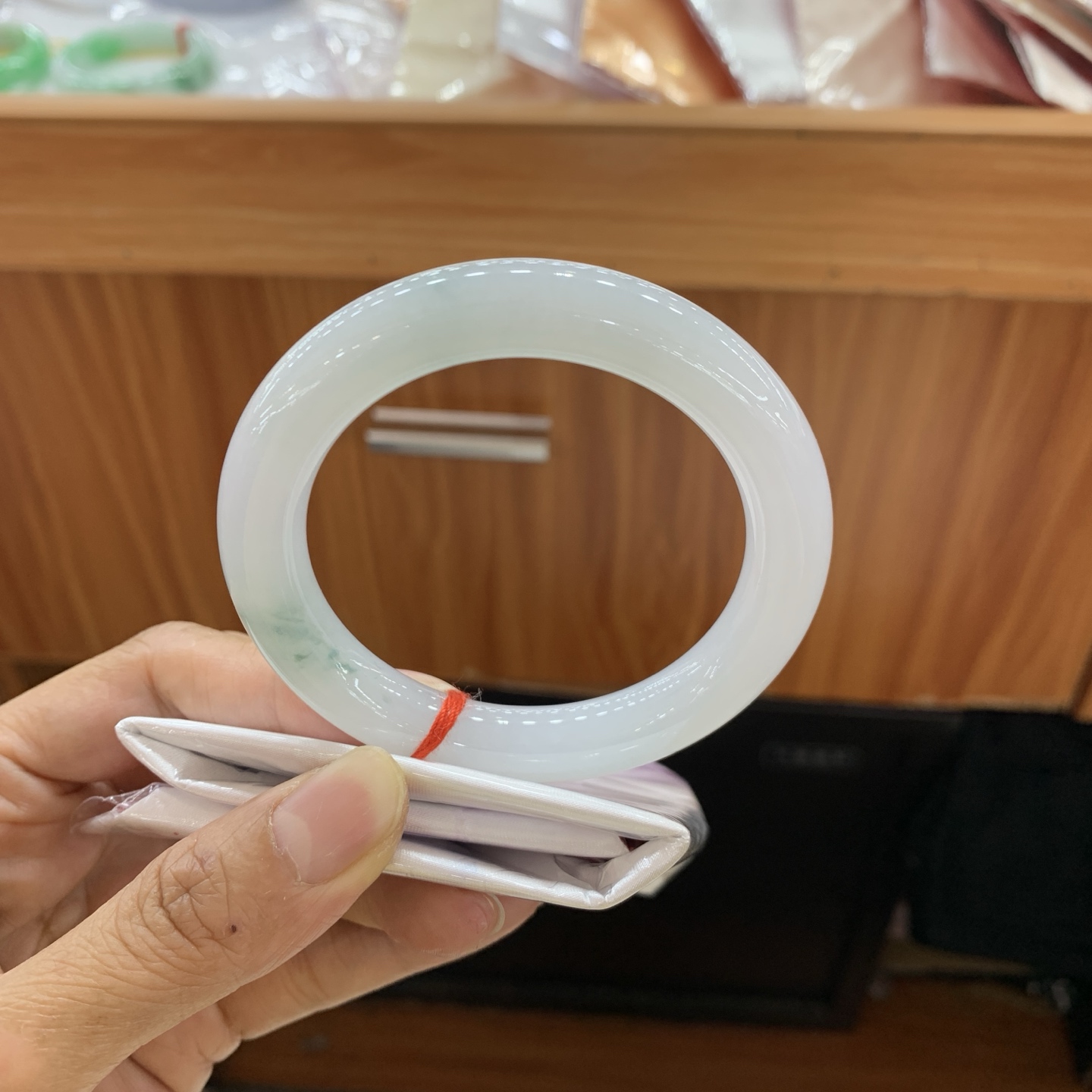 042804FN，冰飘花圆条翡翠手镯，54.5-10.5-10.3