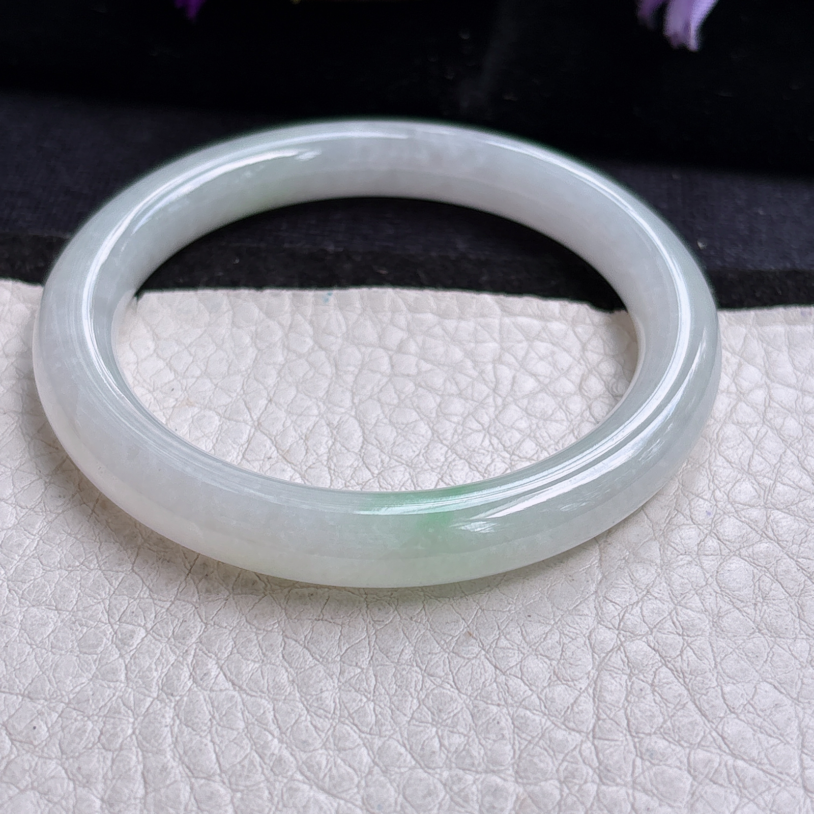 n小圈口52*8叮当镯 缅甸翡翠a货手镯飘绿秀气圆条美人镯