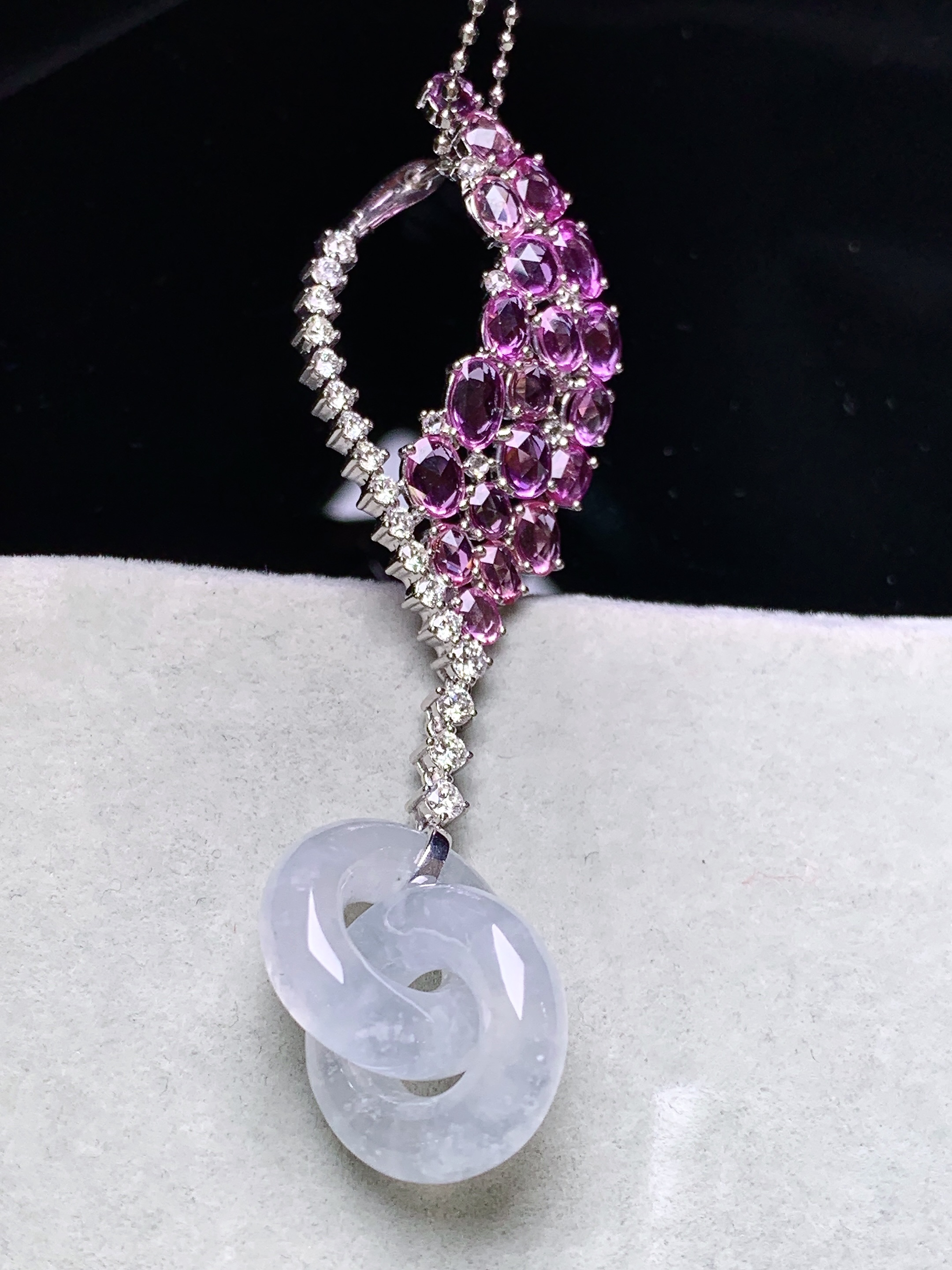 18k金钻粉宝石镶嵌冰种环环相扣耳坠 玉质细腻 色泽艳丽清新 水润亮眼 整体尺寸69*15*4.8