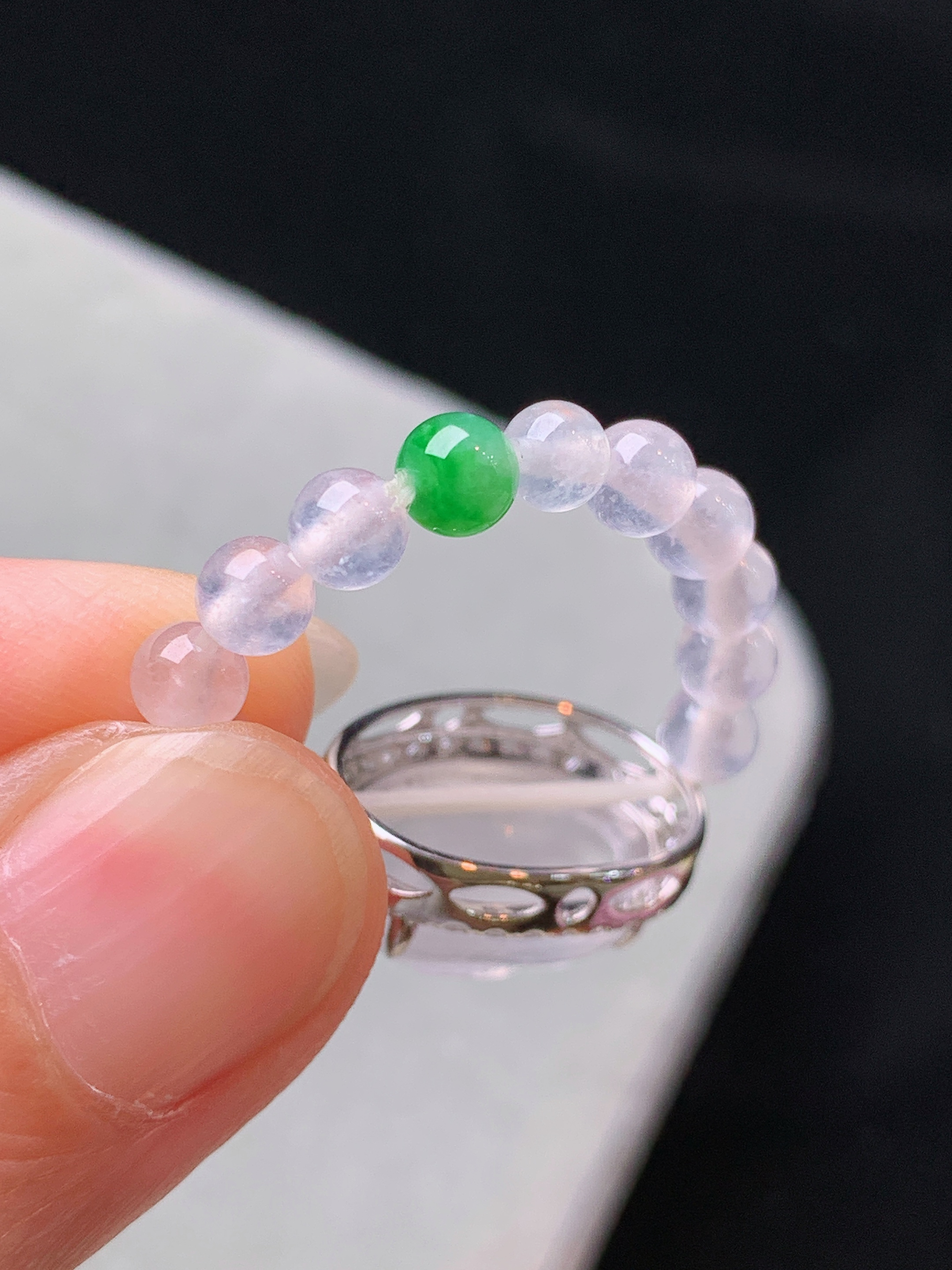 18k金钻镶嵌冰种圆珠海豚戒指 玉质细腻 色泽艳丽清新 水润亮眼 圈口14 整体尺寸16.8*12*9.2m5