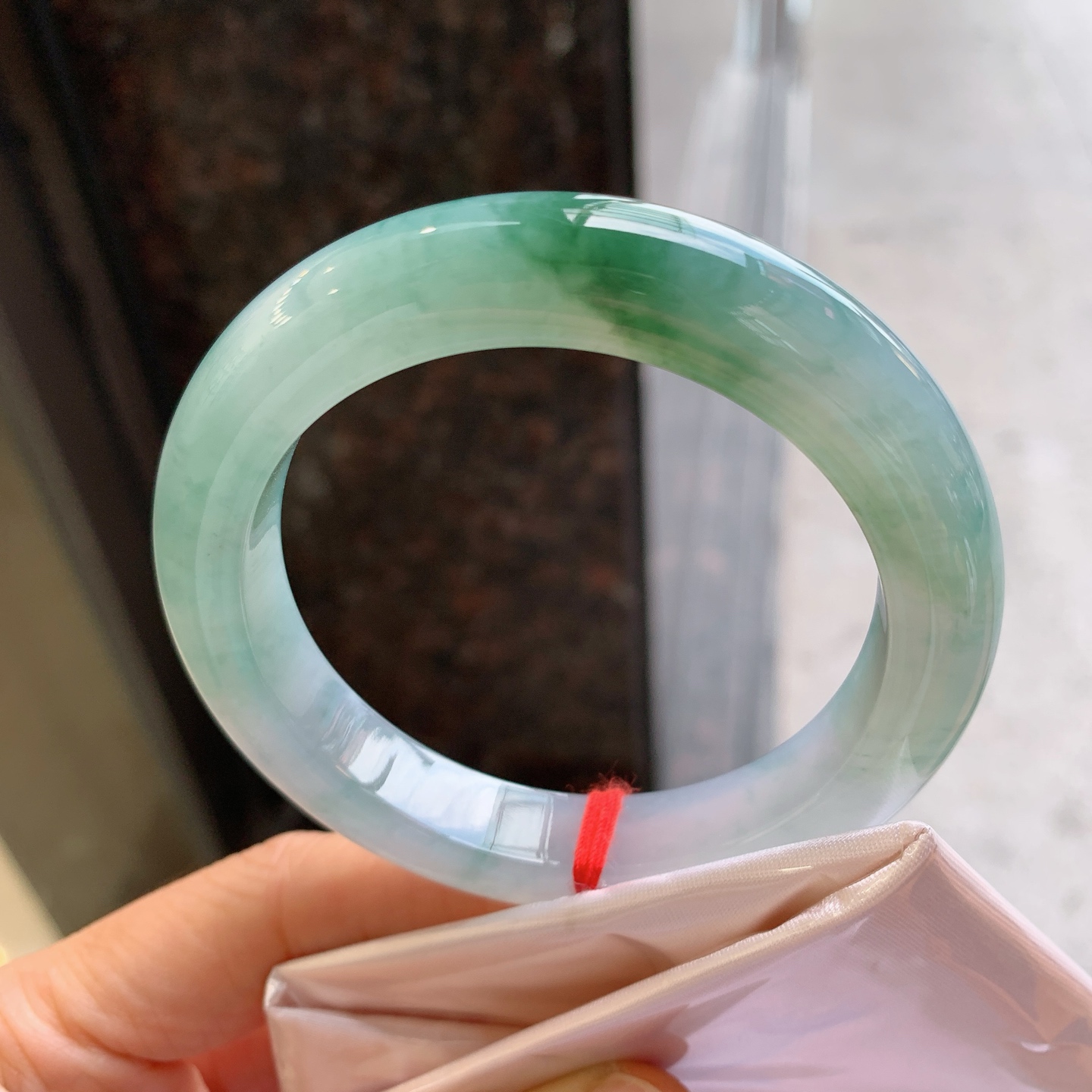 正圈冰种飘花，无裂，尺寸：55.5/11.6/9.6，版型好