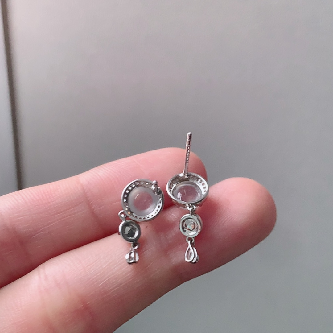 高冰耳钉，种水好，冰润通透，上耳优雅大方，货号107427，5.7/5.6/2