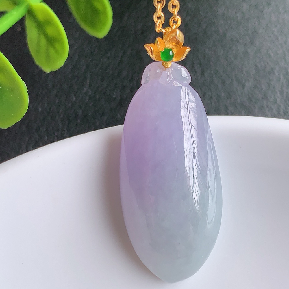 18k金扣冰润紫罗兰福瓜翡翠吊坠，呱呱来财，福气满满的美好寓意，清新自然  沁人心脾，造型独特，清秀高雅  W415.27  尺寸：28.8-13-7.2mm