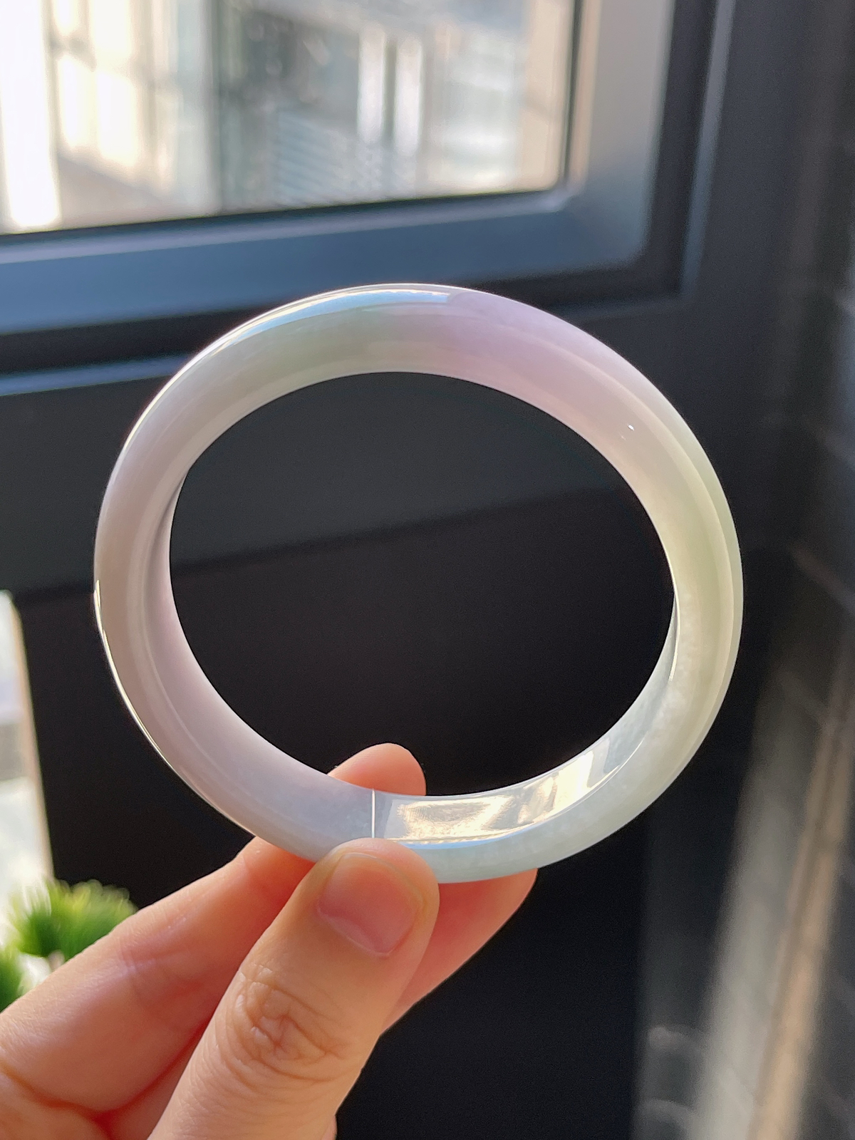 正圈56.9圈口，翡翠糯化种春带彩手镯