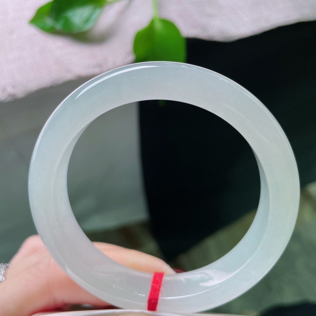 54/11.9/8.3，白月光正圈，寒光四射，清冷，是年少的惊鸿，也是余生的风声。无裂，ss4952