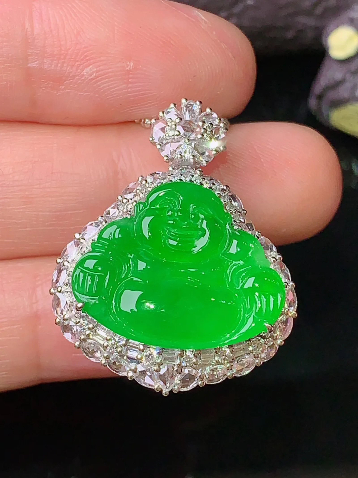 18k金钻镶嵌满绿佛公吊坠 玉质细腻 色泽艳丽 整体尺寸29*23.6*10.6 B3