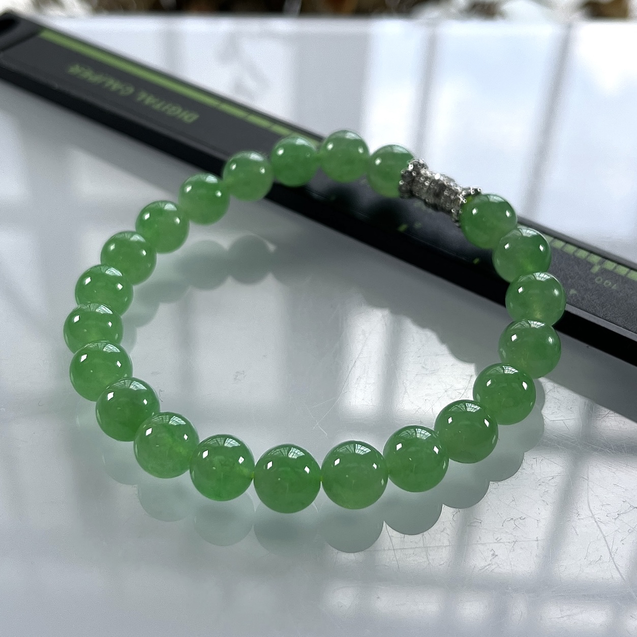 收藏传承级别，缅甸天然翡翠A货，卡8高冰起胶满绿晴阳绿圆珠手串手链，尺寸：8mm/22颗，长度185mm，重量：20.82g，18K金伴钻扣头镶嵌。