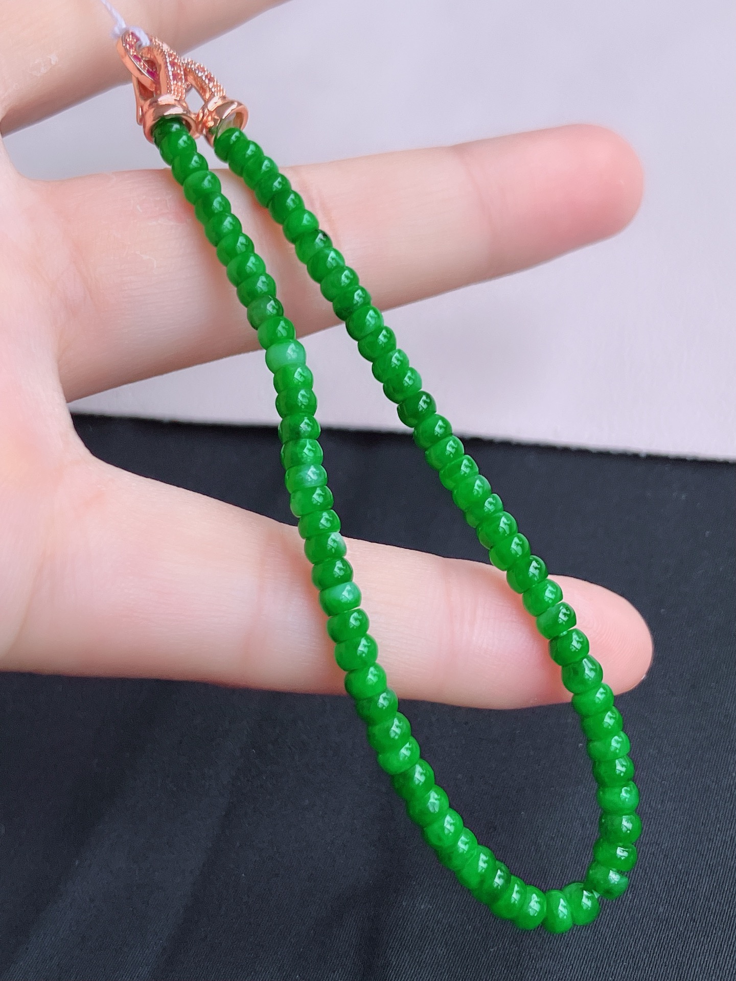️翠绿手链，色美清爽，尺寸4，自然光实拍