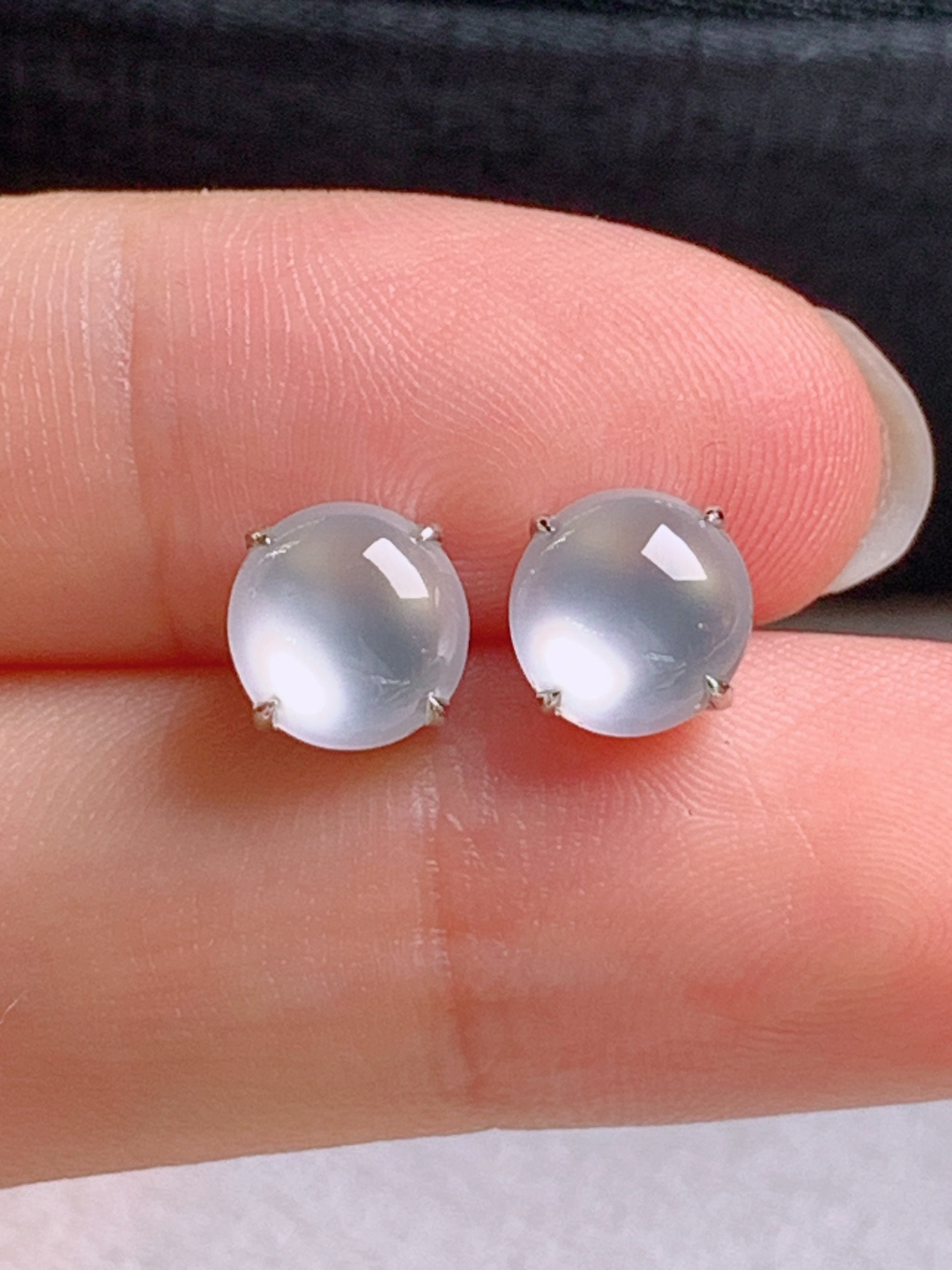 高冰旦面耳钉，无裂，冰透饱满，裸石7.4/7.1/2.5